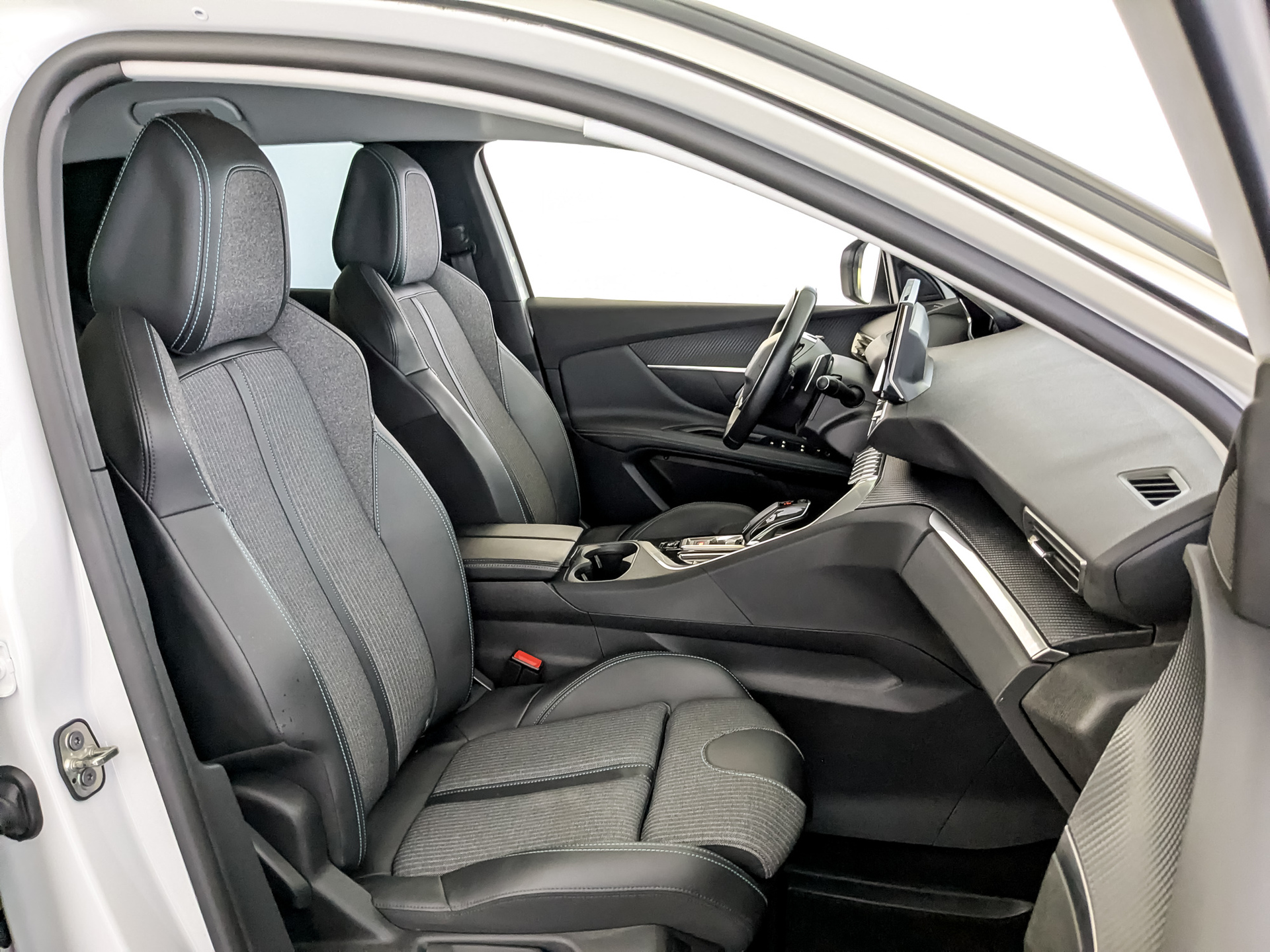 PEUGEOT 3008 1.60 (150 л.с), автомат, 2021, пробег 77 341 км