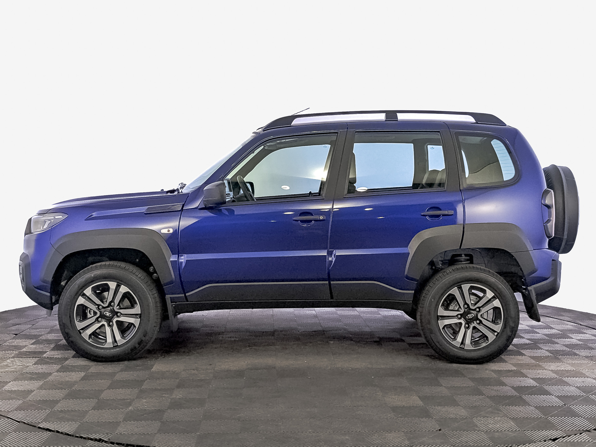 Фото Lada Niva Travel Драйв 1.8/90 5MT