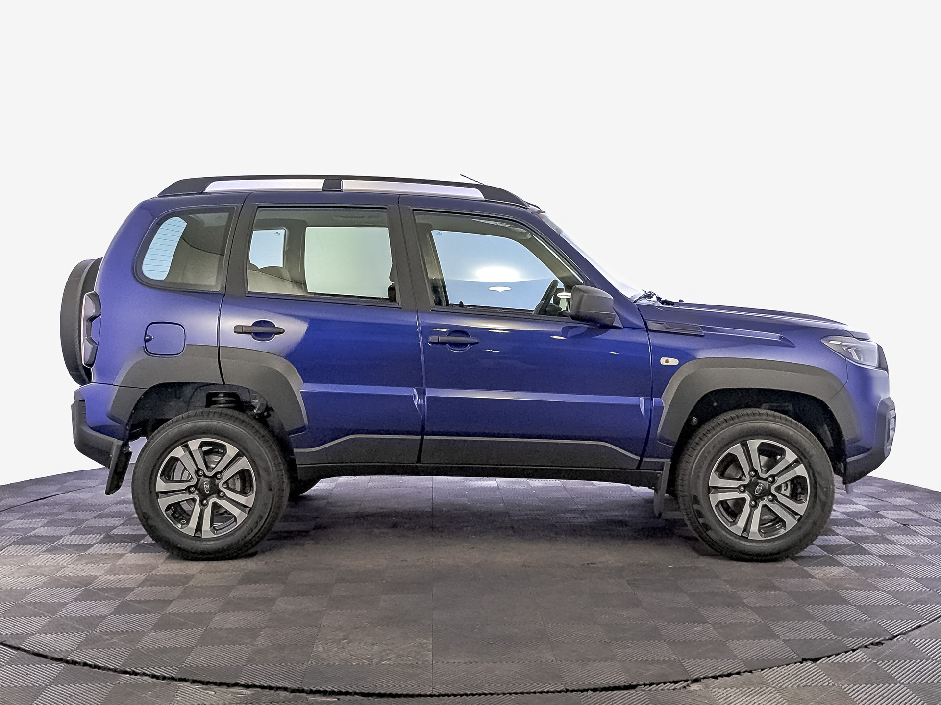 Фото Lada Niva Travel Драйв 1.8/90 5MT