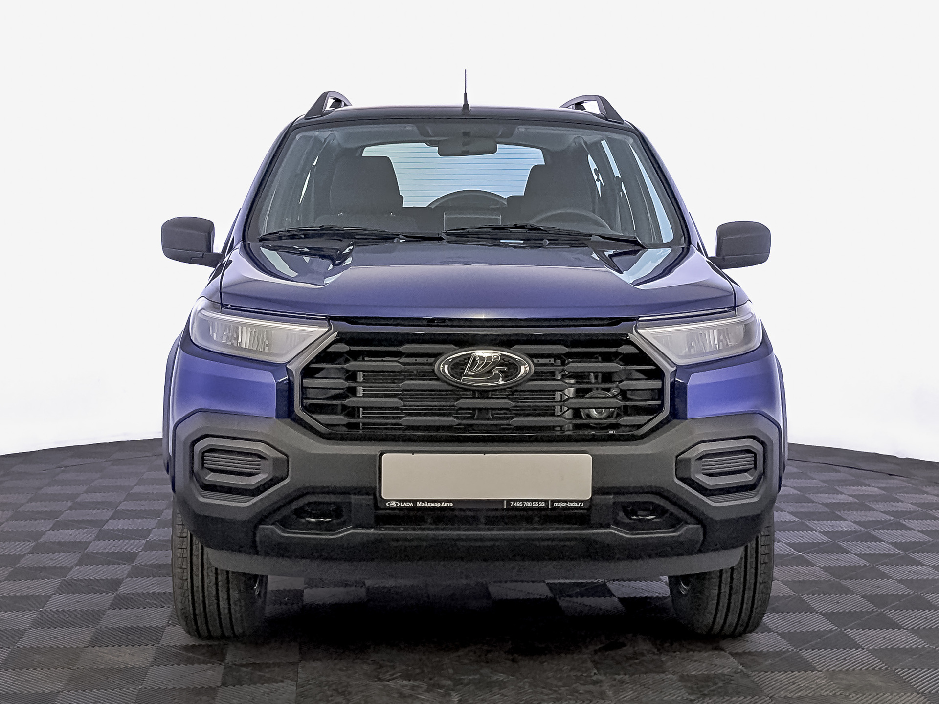 Фото Lada Niva Travel Драйв 1.8/90 5MT