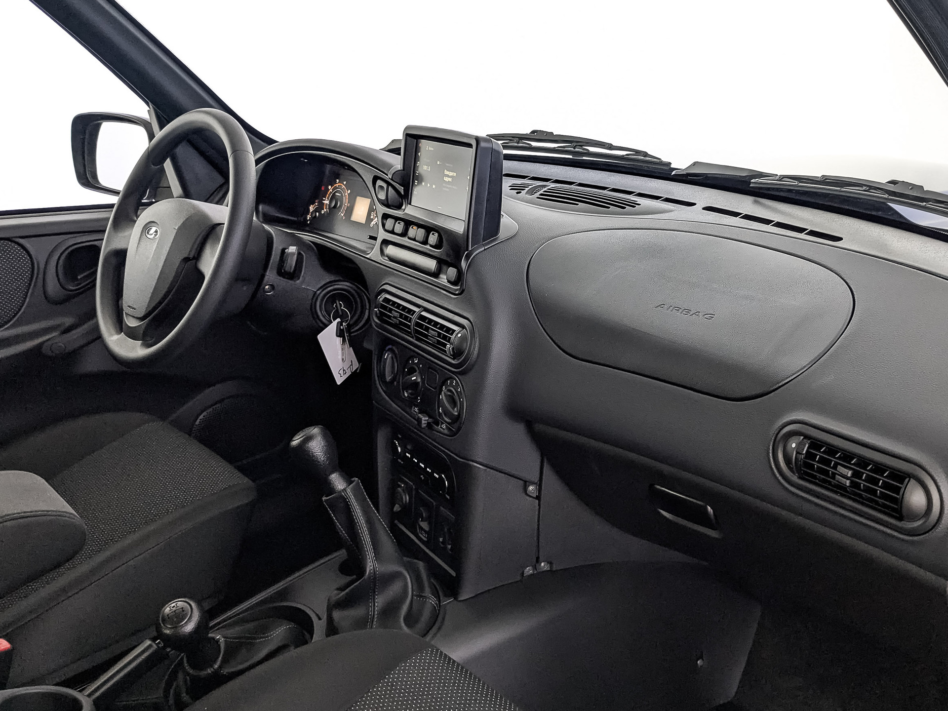 Фото Lada Niva Travel Драйв 1.8/90 5MT