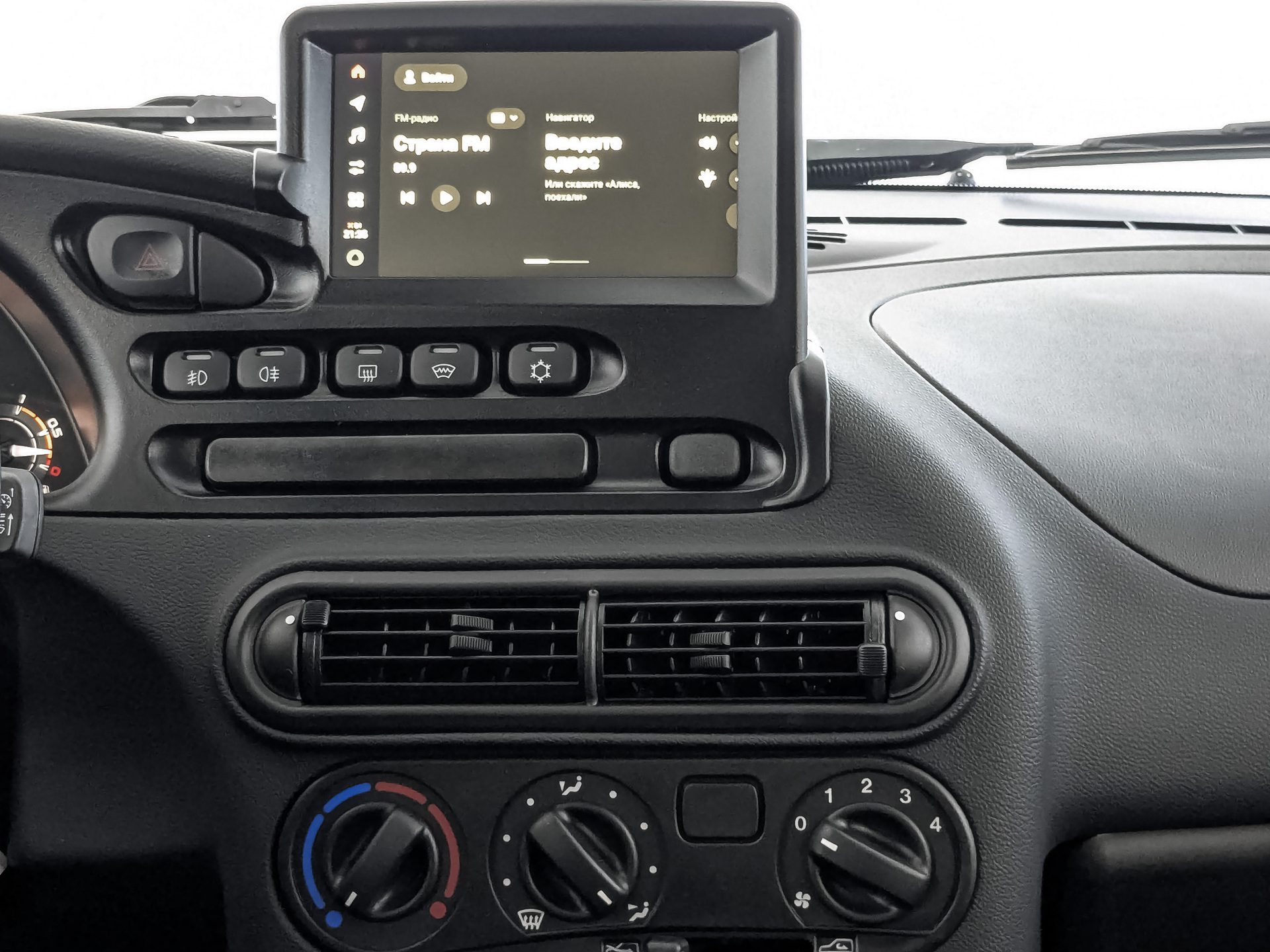 Фото Lada Niva Travel КХЛ 1.8/90 5MT