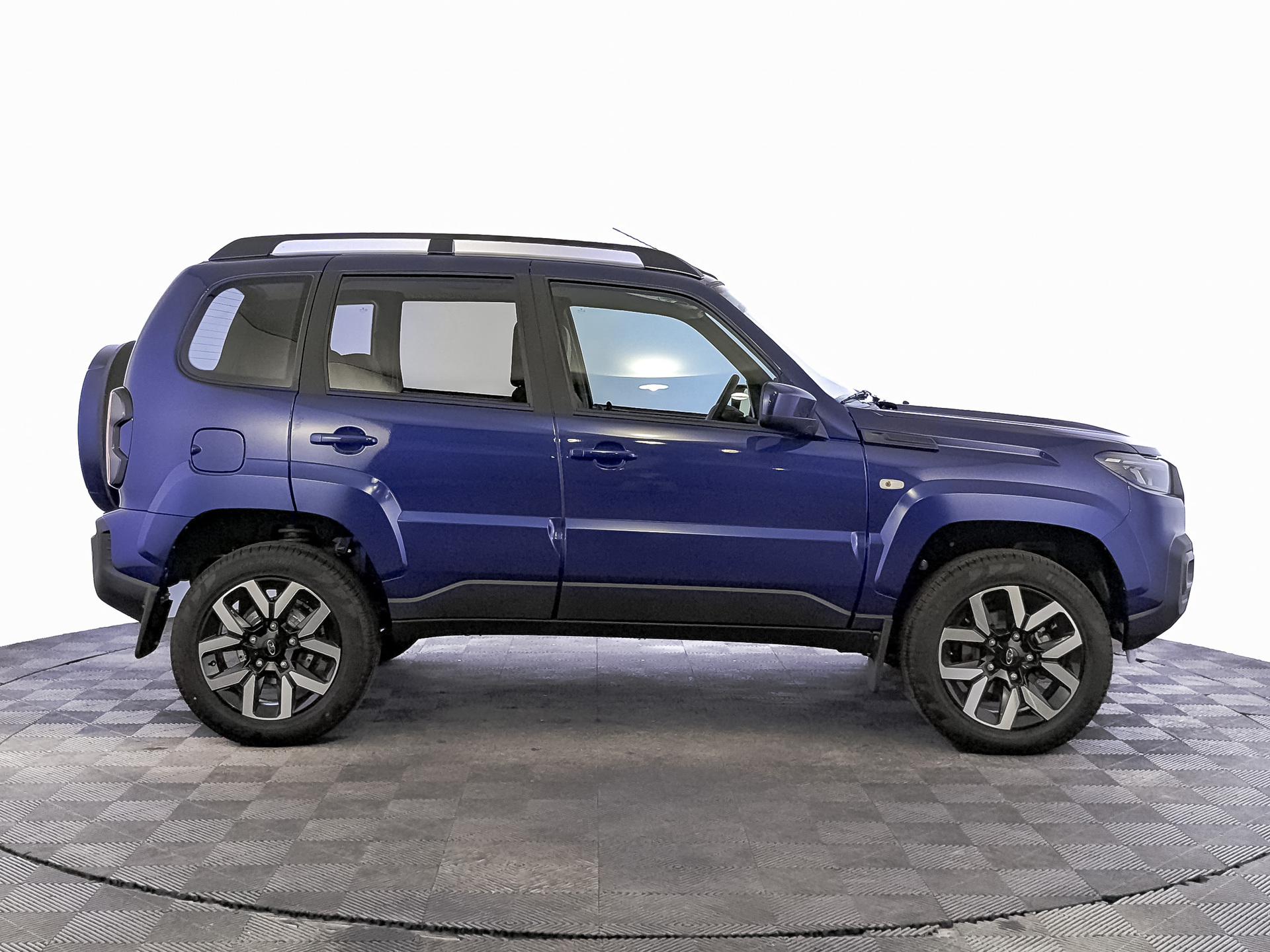 Фото Lada Niva Travel КХЛ 1.8/90 5MT