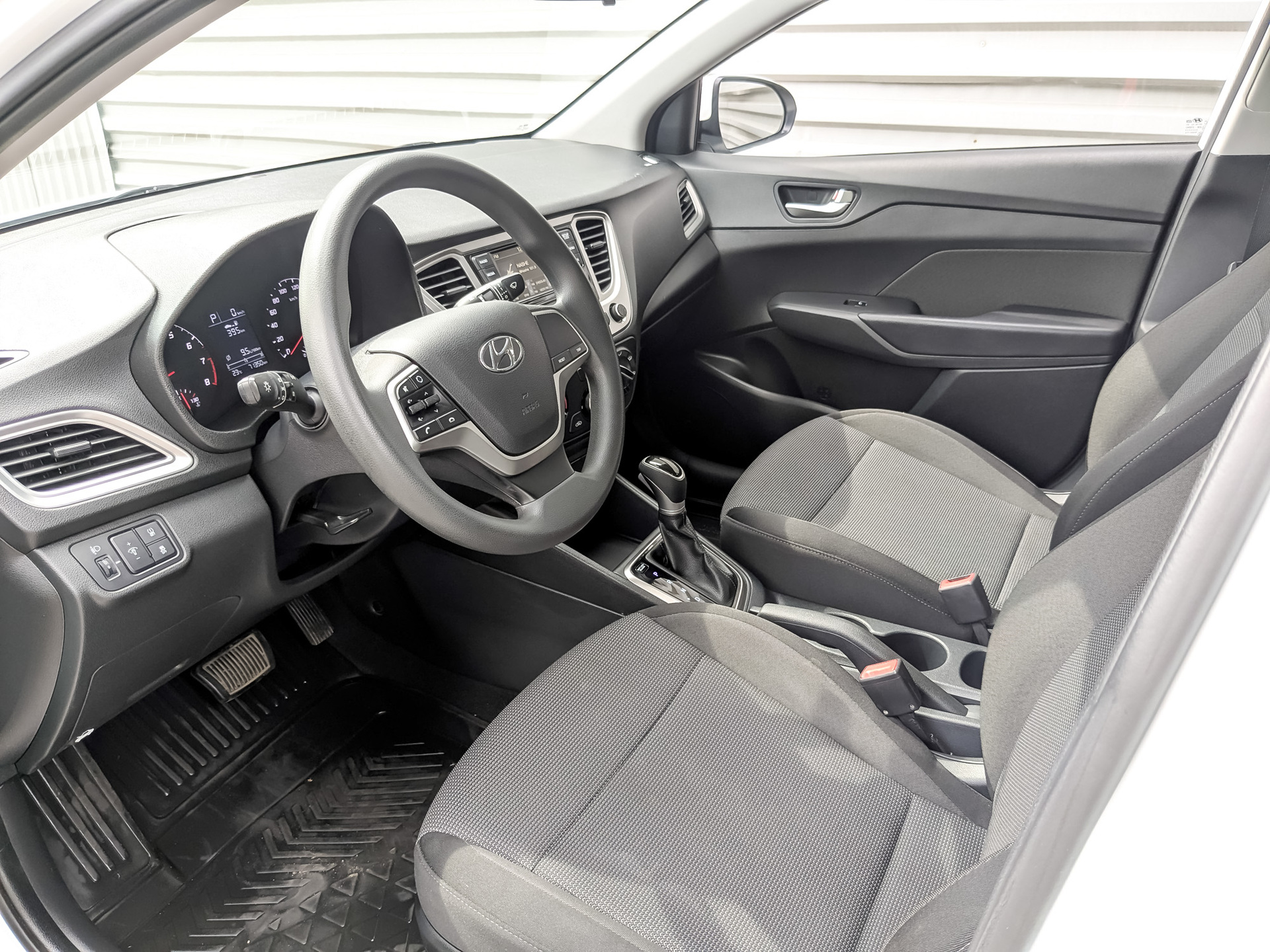 HYUNDAI Solaris 1.60 (123 л.с), автомат, 2022, пробег 71 339 км