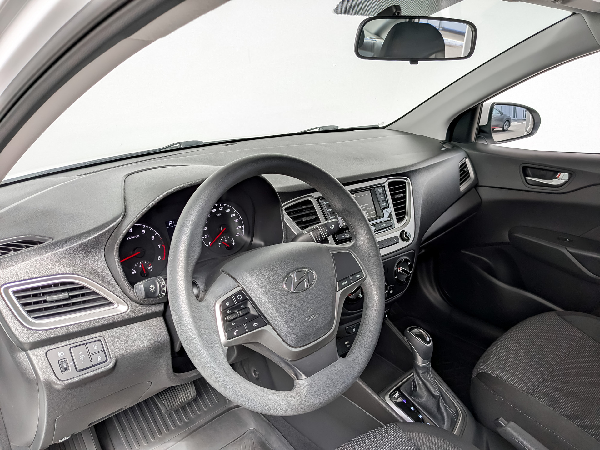 HYUNDAI Solaris 1.60 (123 л.с), автомат, 2022, пробег 83 879 км