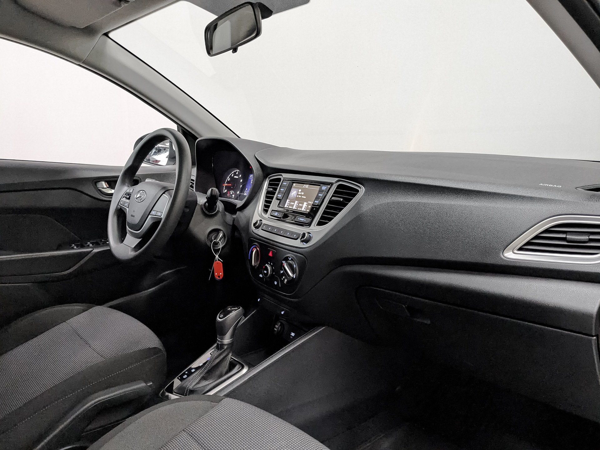 HYUNDAI Solaris 1.60 (123 л.с), автомат, 2022, пробег 66 122 км