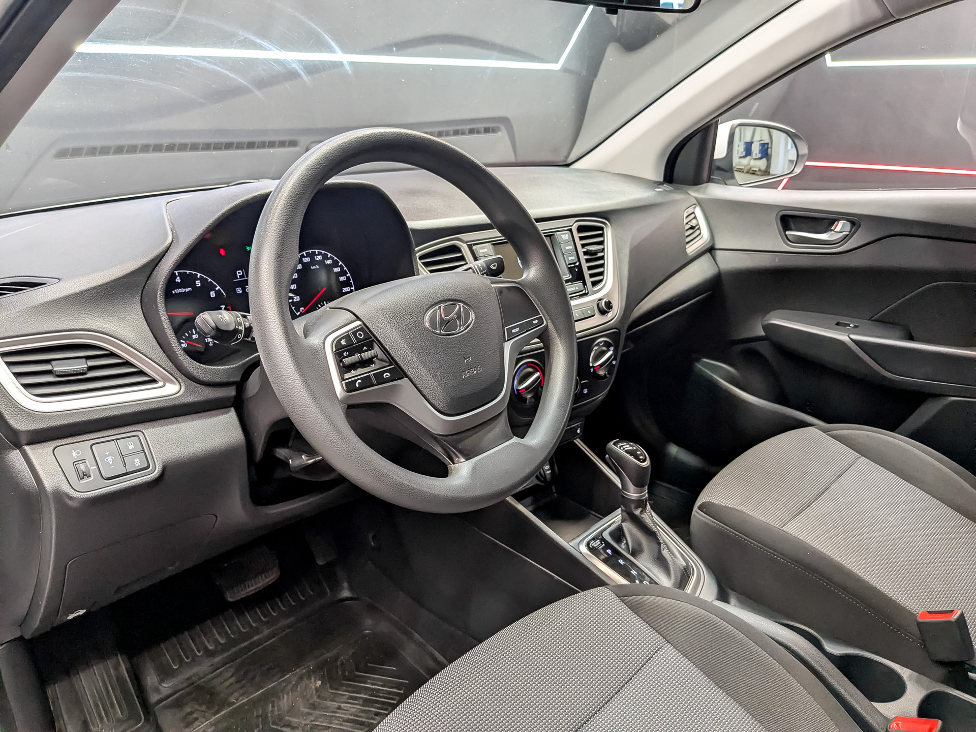 HYUNDAI Solaris 1.60 (123 л.с), автомат, 2022, пробег 57 569 км