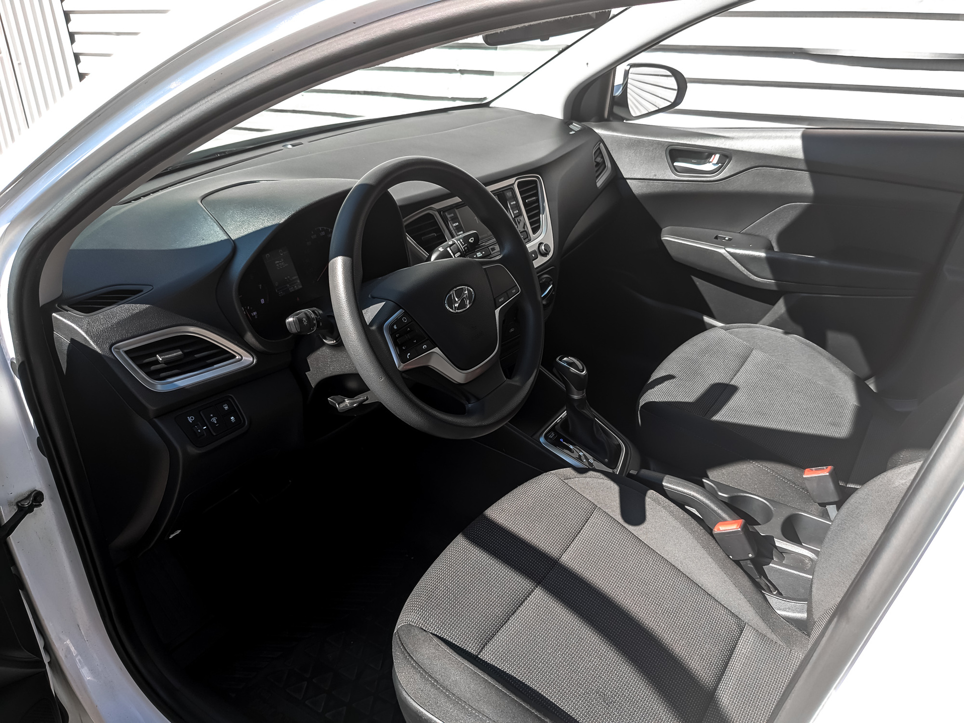 HYUNDAI Solaris 1.60 (123 л.с), автомат, 2022, пробег 68 053 км