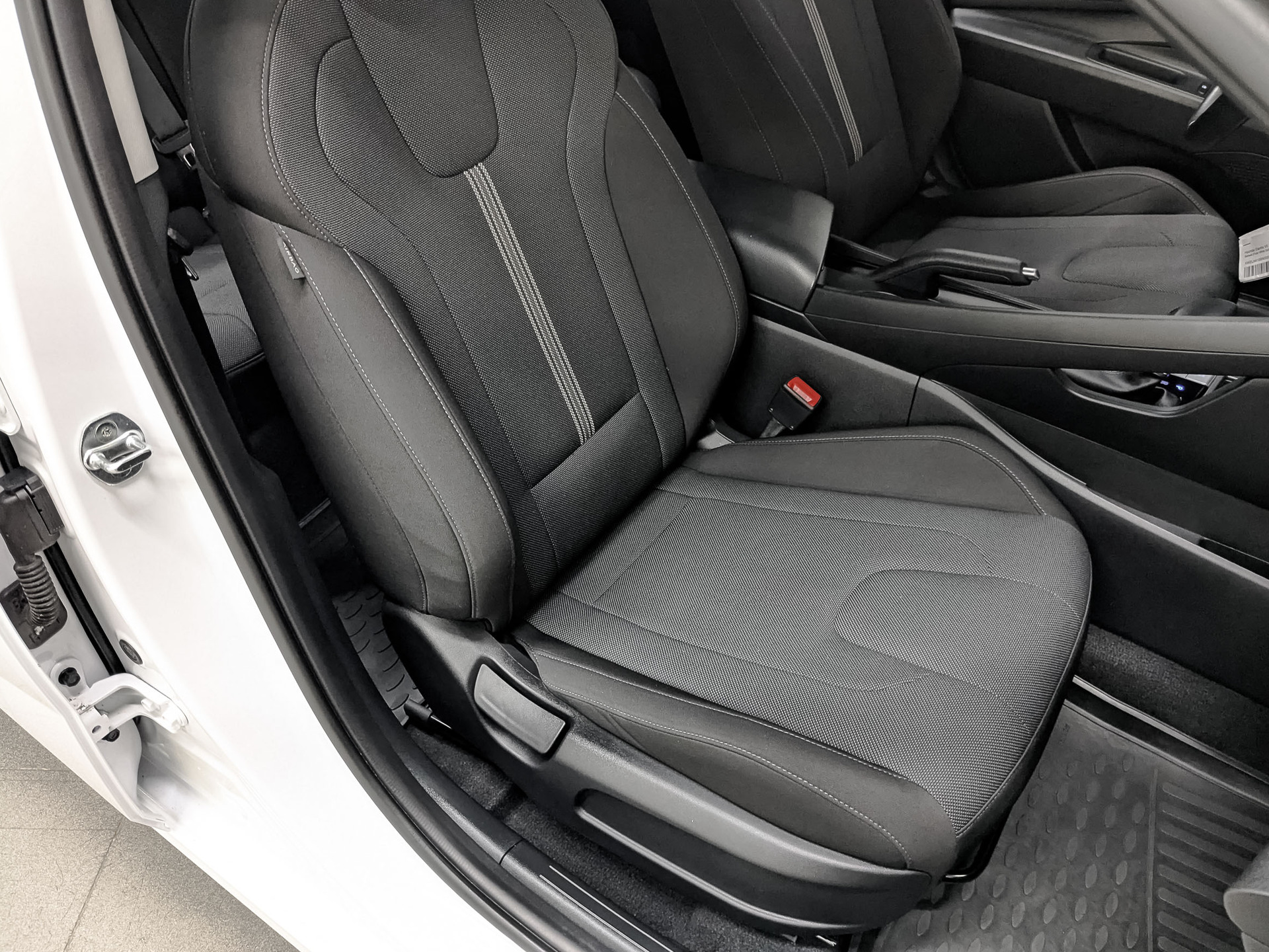 HYUNDAI Elantra 1.60 (128 л.с), автомат, 2022, пробег 73 028 км