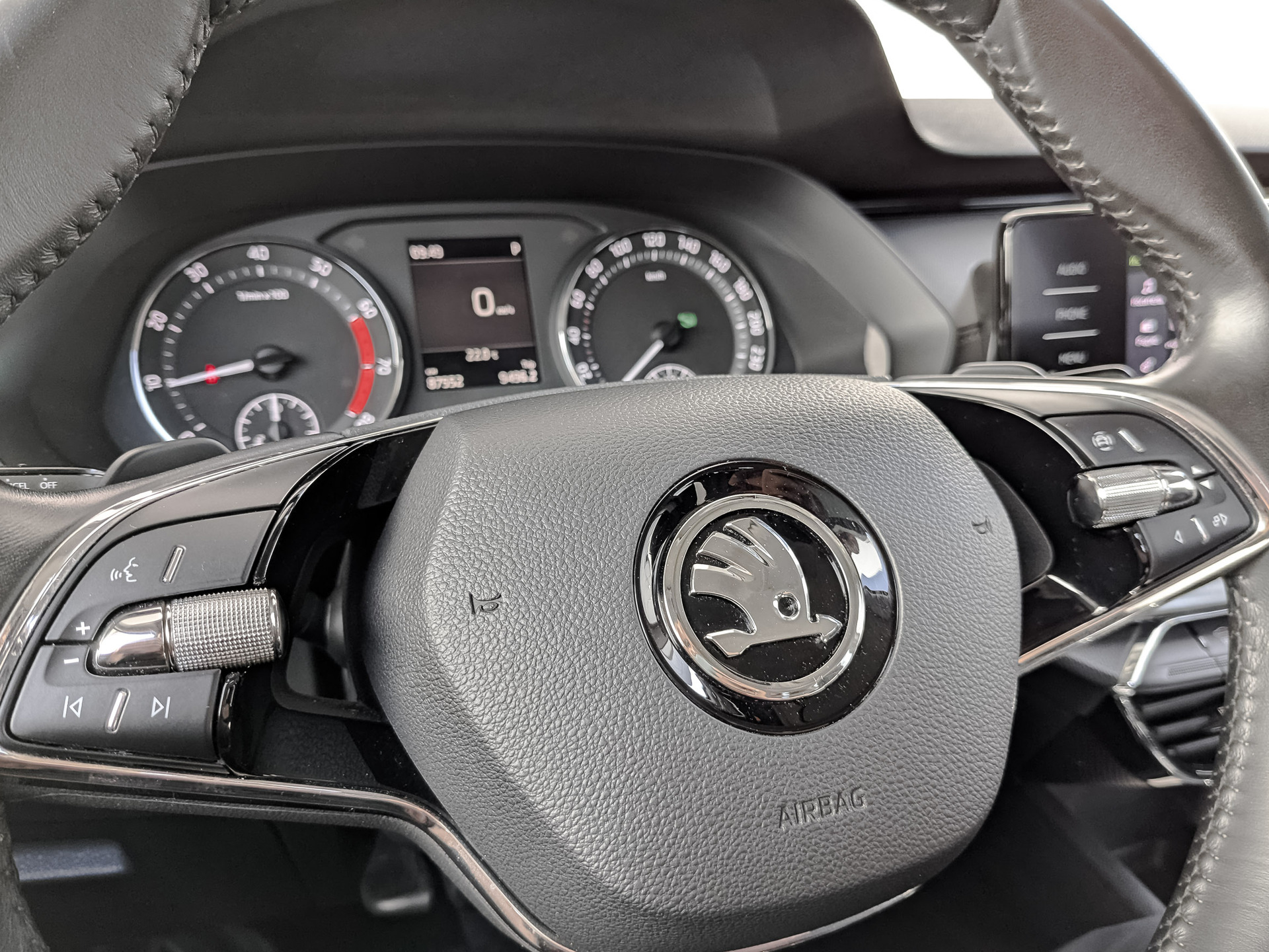 SKODA Octavia 1.60 (110 л.с), автомат, 2021, пробег 87 506 км