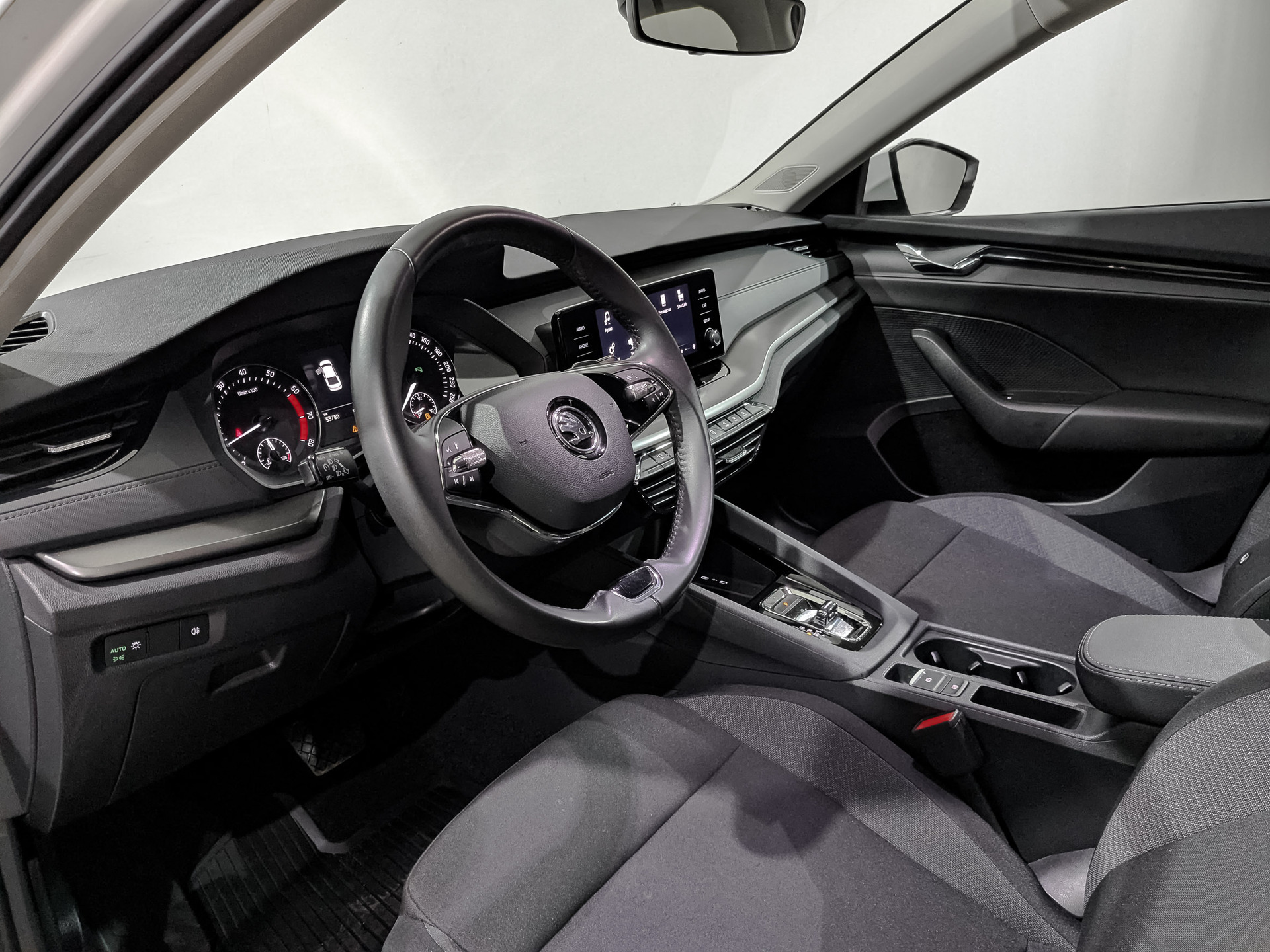 SKODA Octavia 1.60 (110 л.с), автомат, 2021, пробег 53 778 км