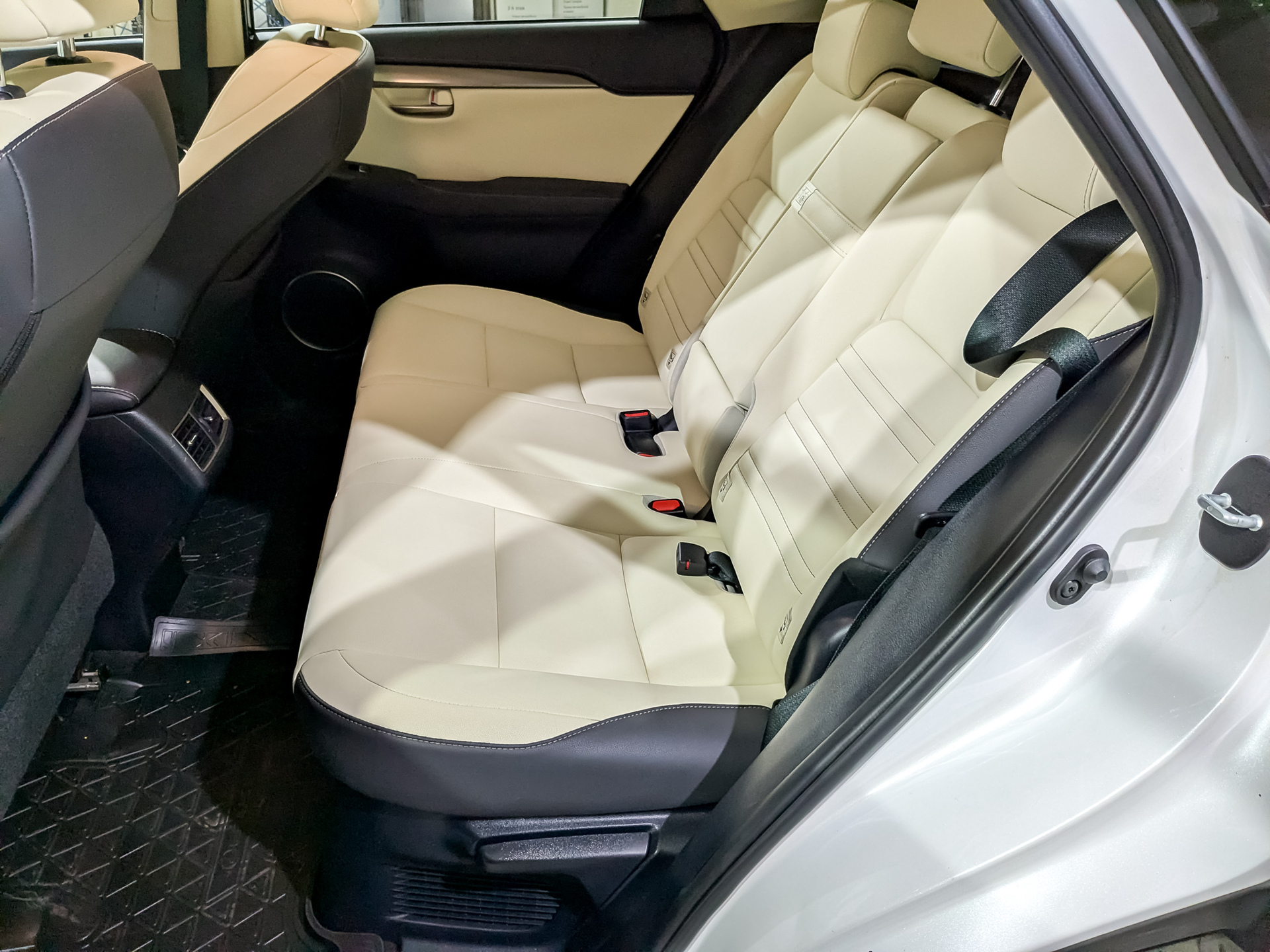 LEXUS NX 2.00 (150 л.с), автомат, 2021, пробег 103 866 км