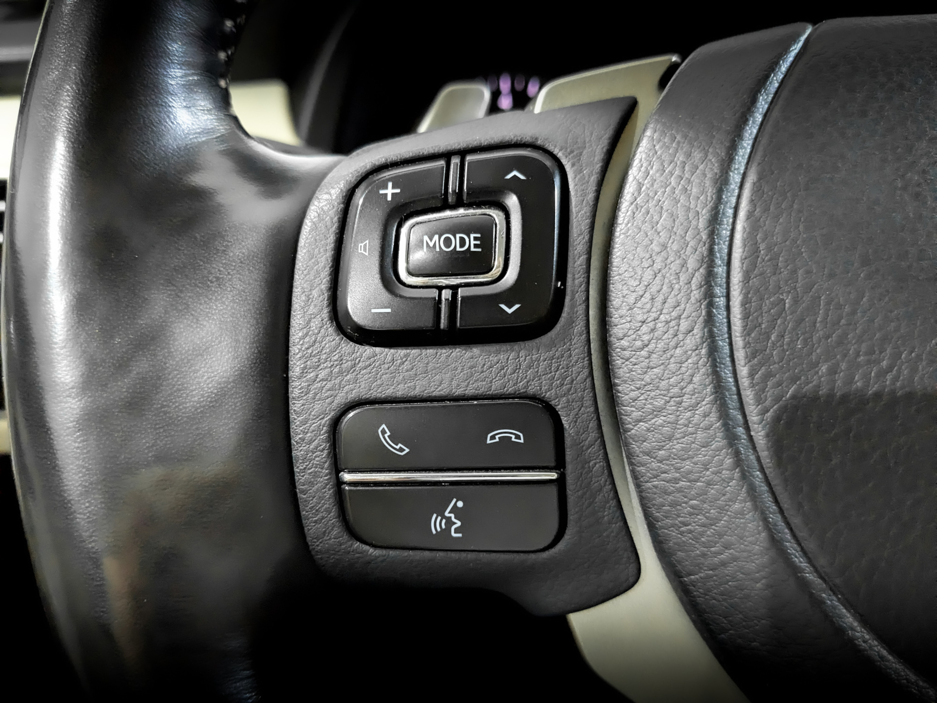 LEXUS NX 2.00 (150 л.с), автомат, 2021, пробег 103 866 км