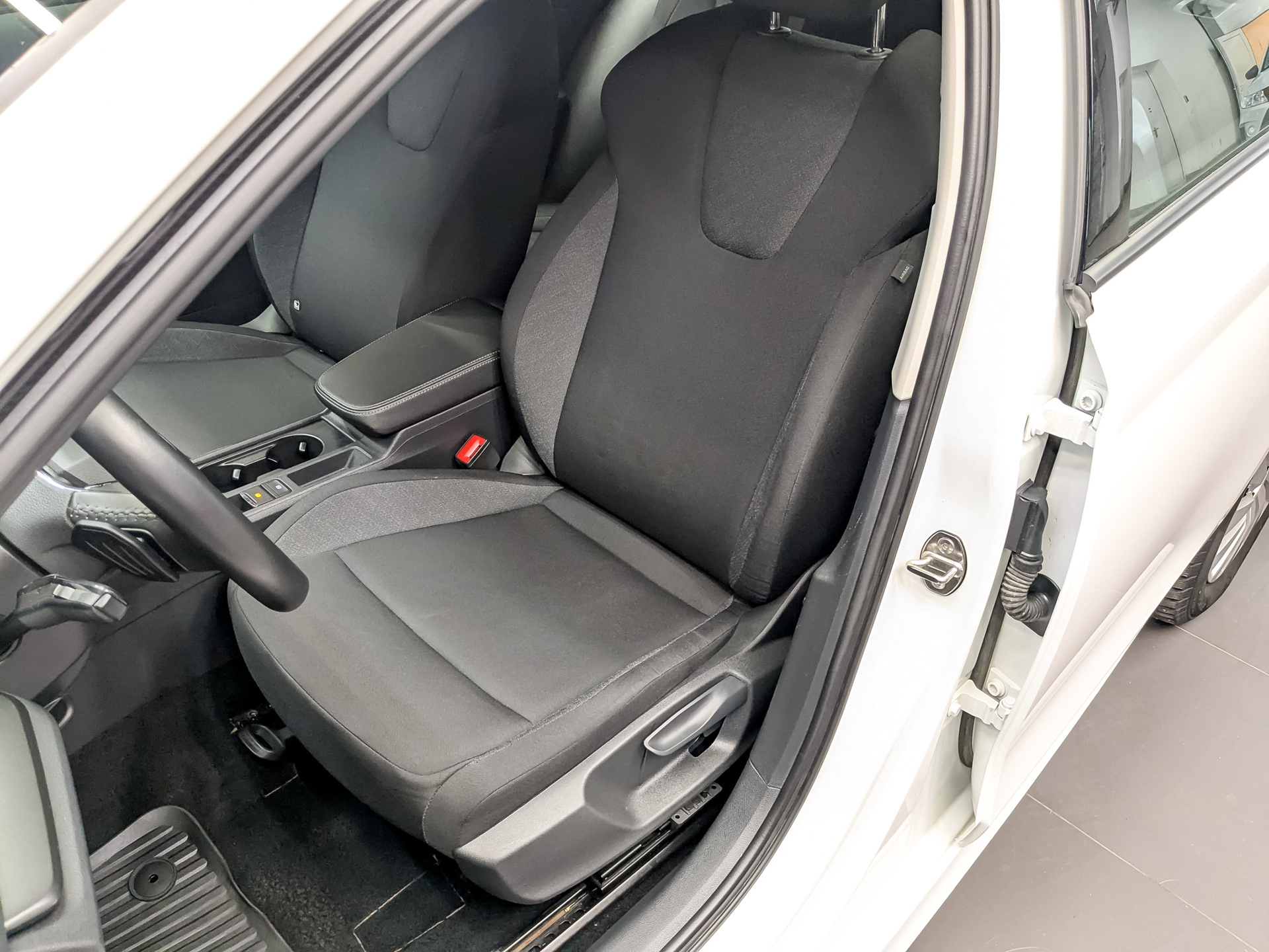 SKODA Octavia 1.60 (110 л.с), автомат, 2021, пробег 76 284 км