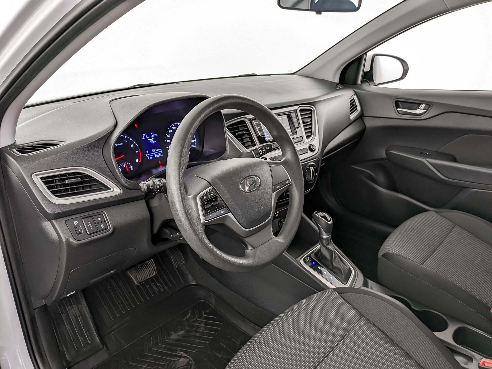 HYUNDAI Solaris 1.60 (123 л.с), автомат, 2022, пробег 69 491 км