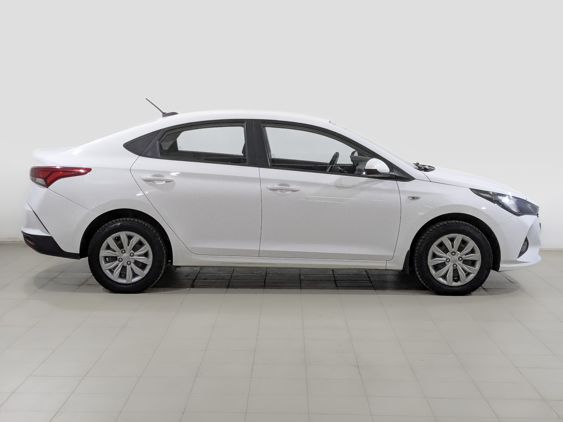 HYUNDAI Solaris 1.60 (123 л.с), автомат, 2022, пробег 136 830 км