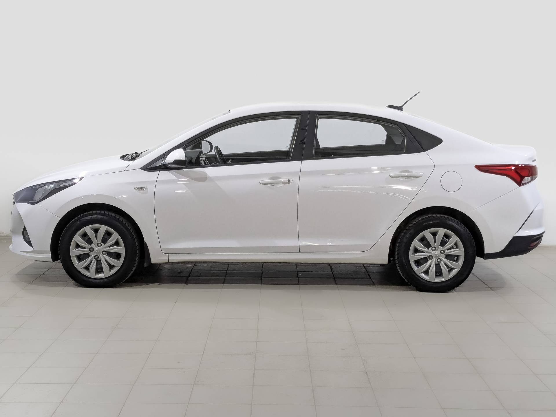 HYUNDAI Solaris 1.60 (123 л.с), автомат, 2022, пробег 136 830 км