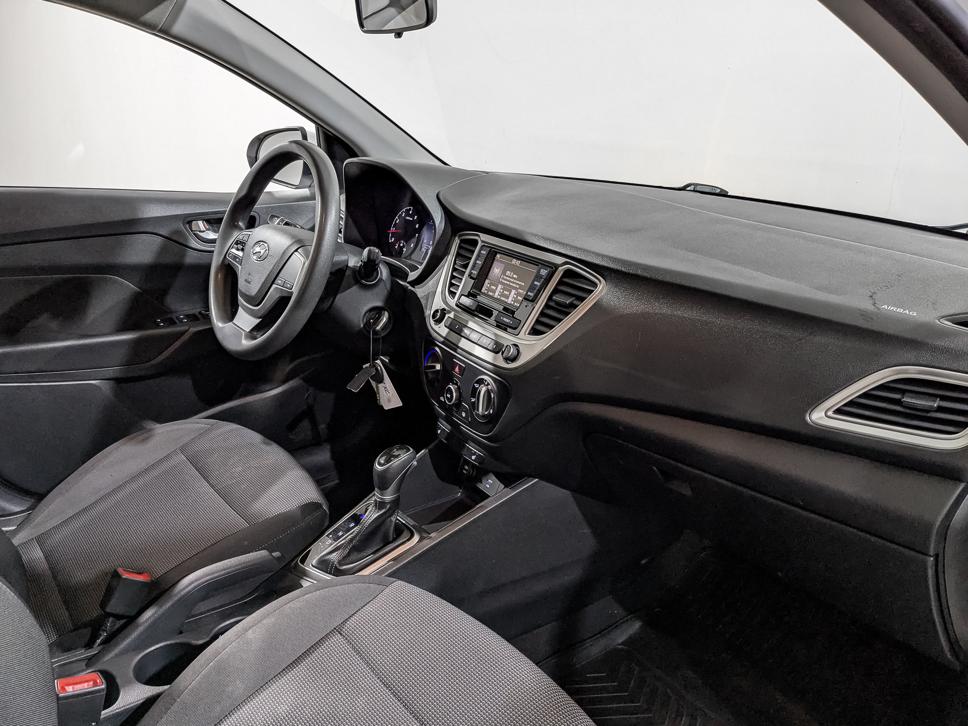 HYUNDAI Solaris 1.60 (123 л.с), автомат, 2022, пробег 136 830 км
