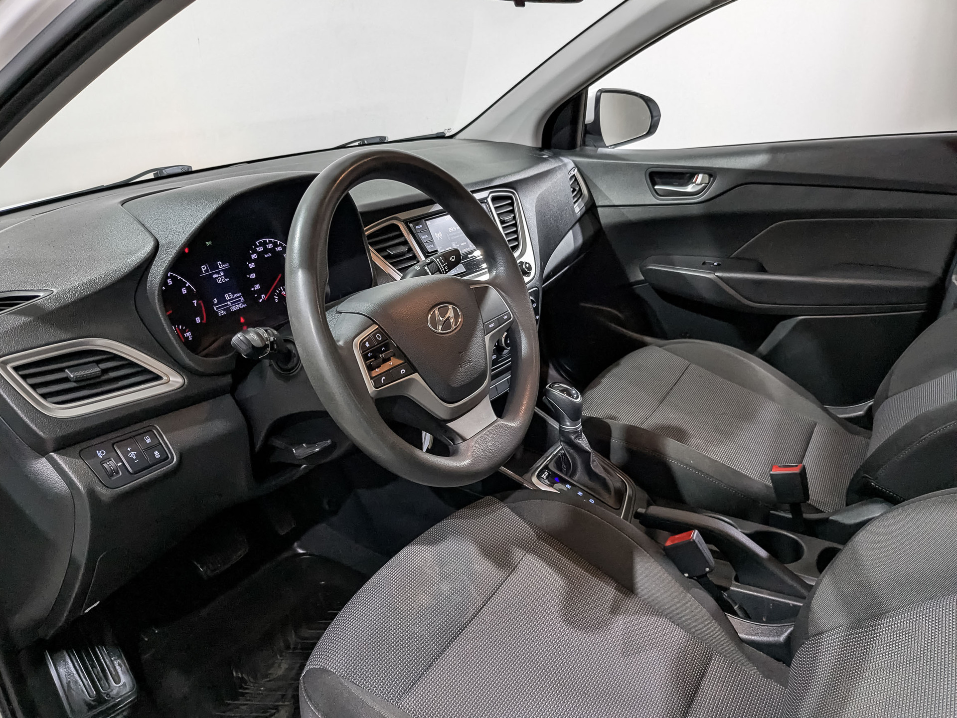 HYUNDAI Solaris 1.60 (123 л.с), автомат, 2022, пробег 136 830 км
