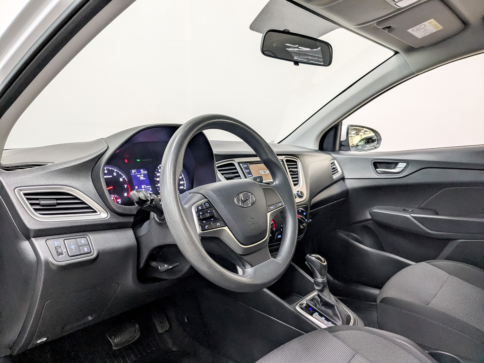 HYUNDAI Solaris 1.60 (123 л.с), автомат, 2022, пробег 90 141 км