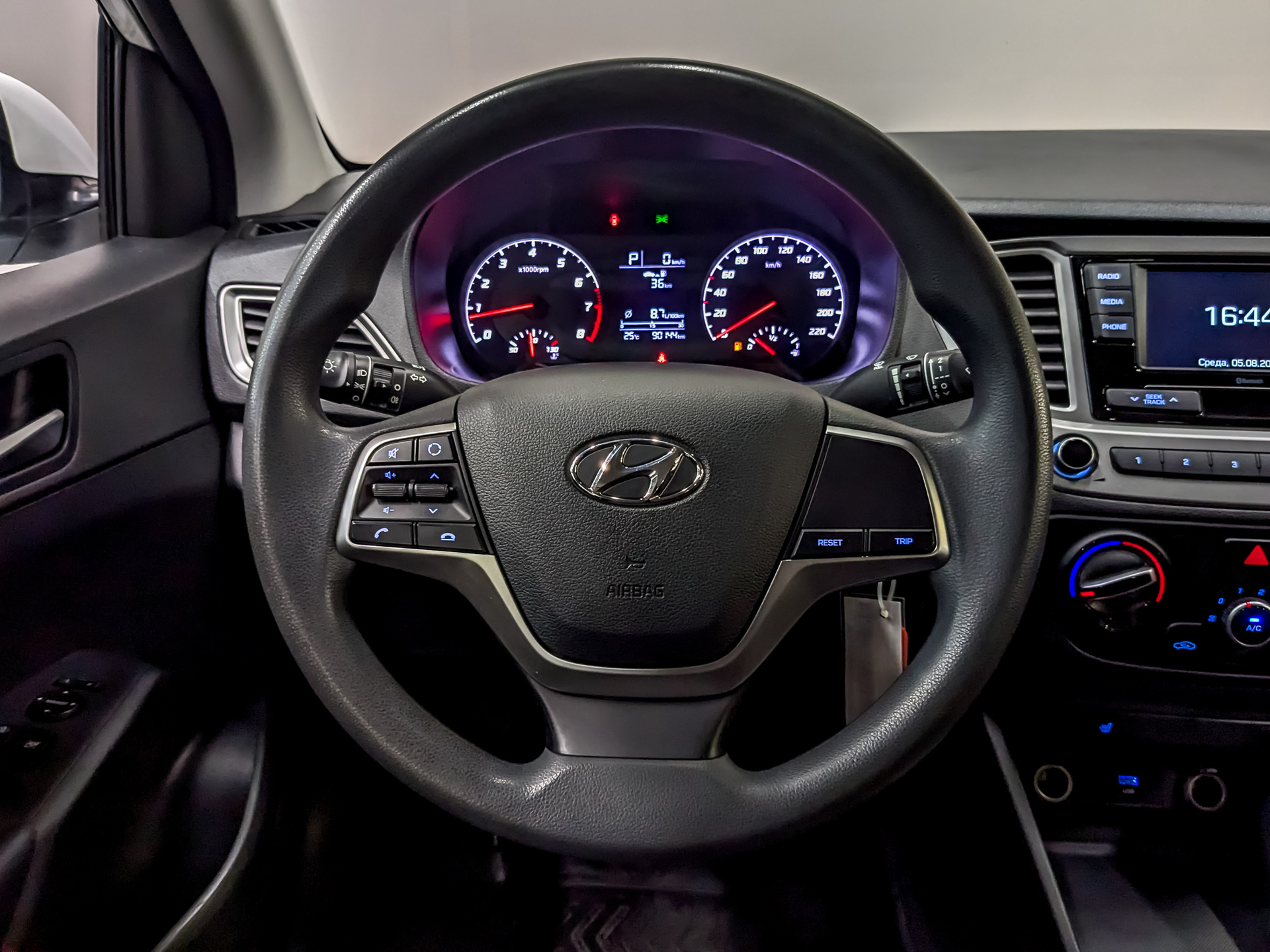 HYUNDAI Solaris 1.60 (123 л.с), автомат, 2022, пробег 90 141 км
