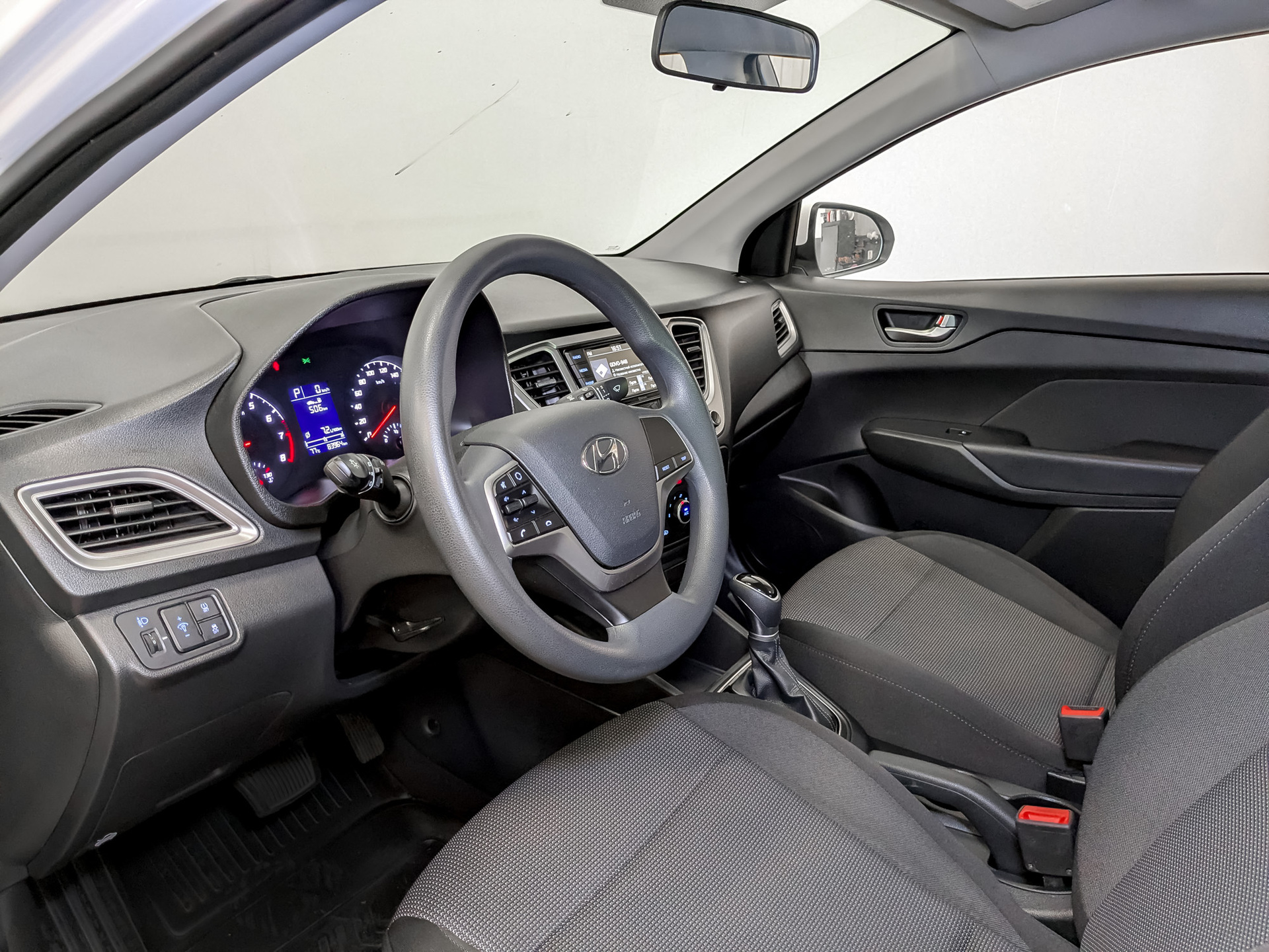 HYUNDAI Solaris 1.60 (123 л.с), автомат, 2022, пробег 83 964 км