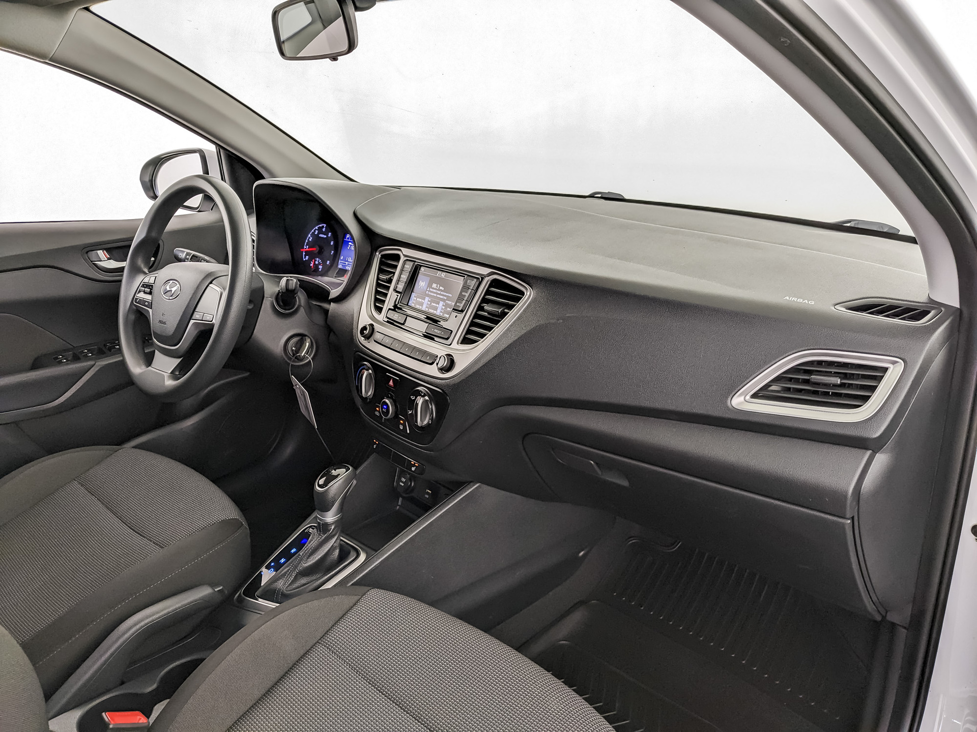 HYUNDAI Solaris 1.60 (123 л.с), автомат, 2022, пробег 49 356 км