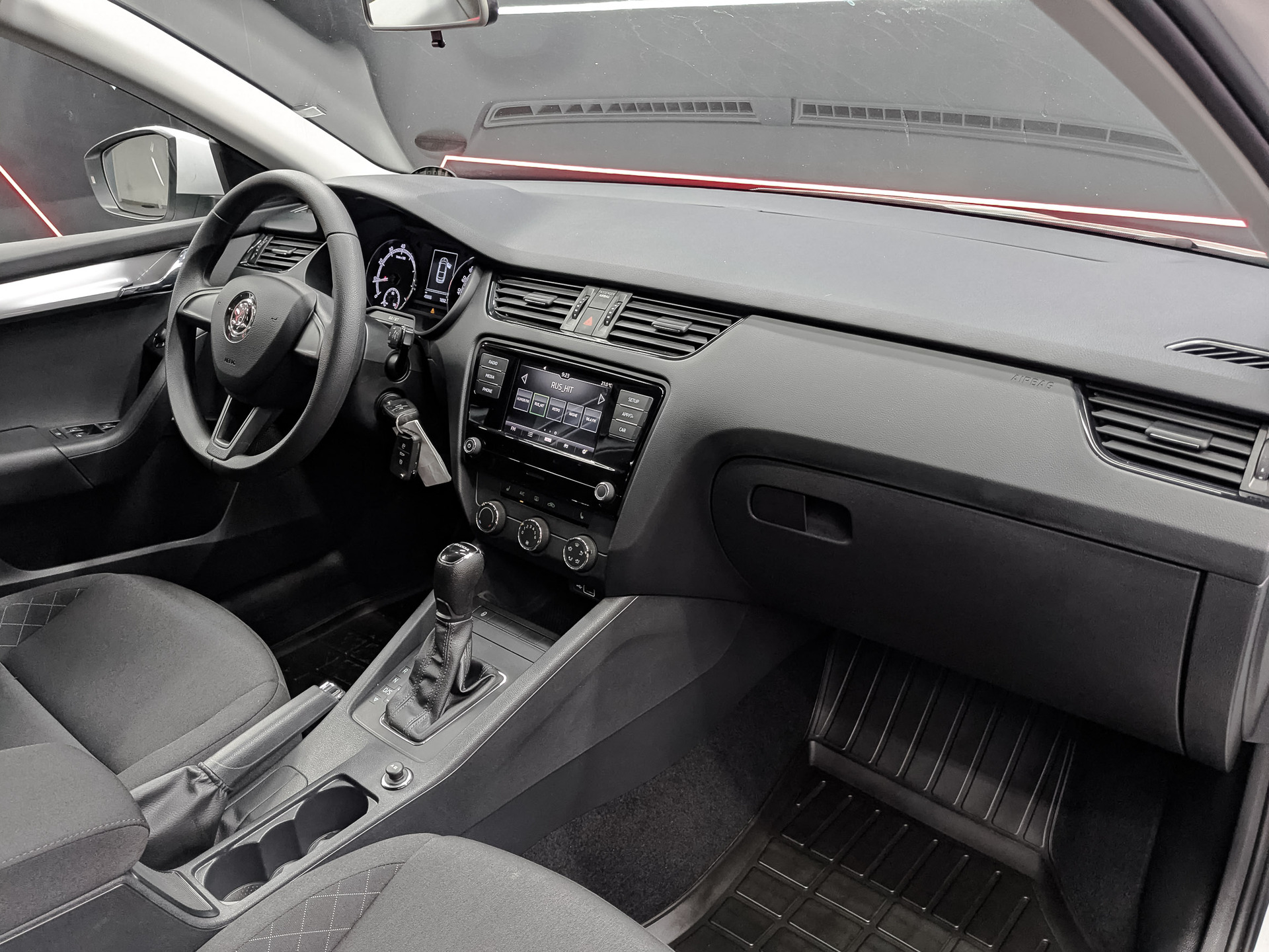SKODA Octavia 1.60 (110 л.с), автомат, 2020, пробег 49 802 км