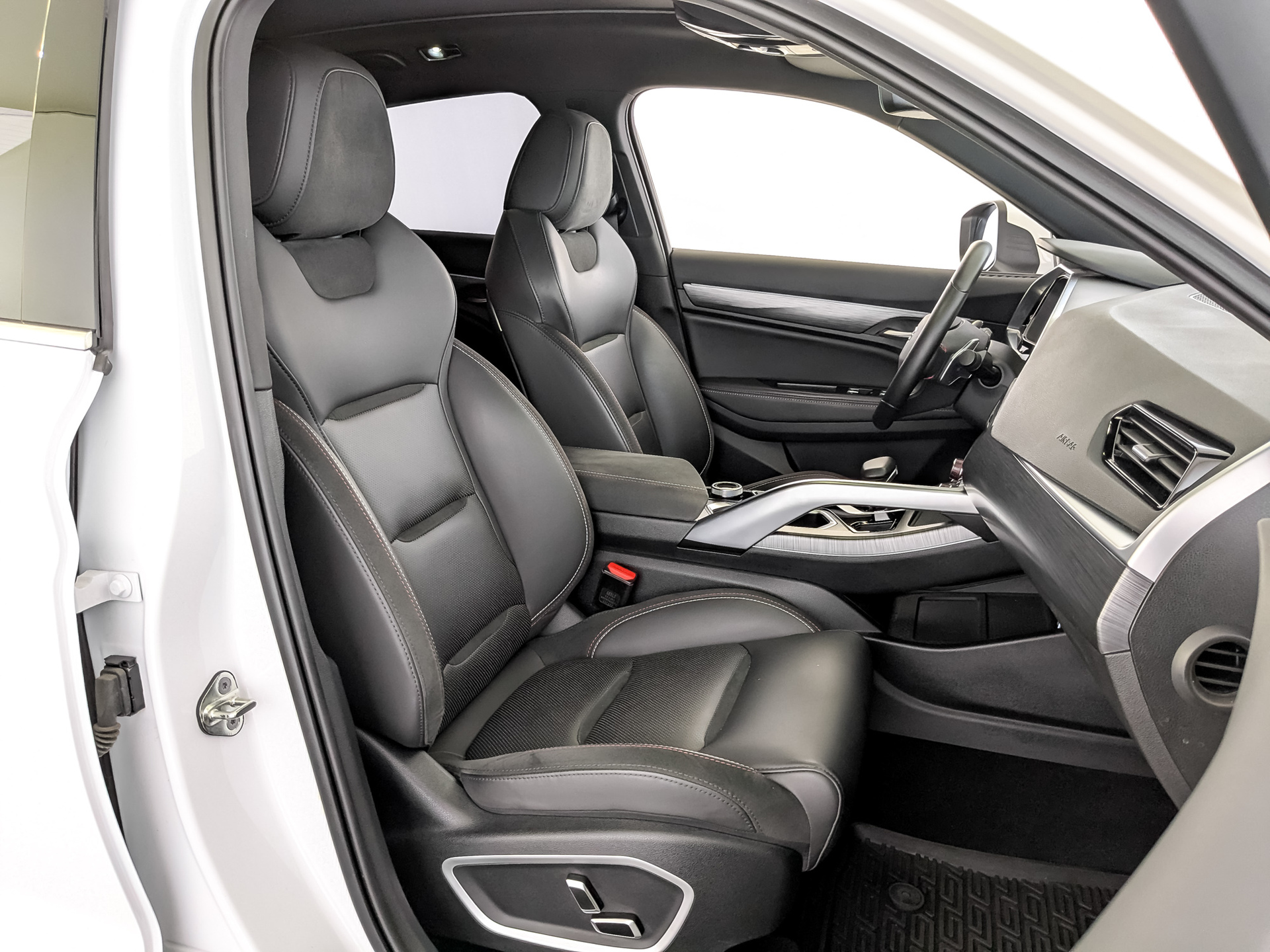 GEELY Tugella 2.00 (238 л.с), автомат, 2023, пробег 57 066 км