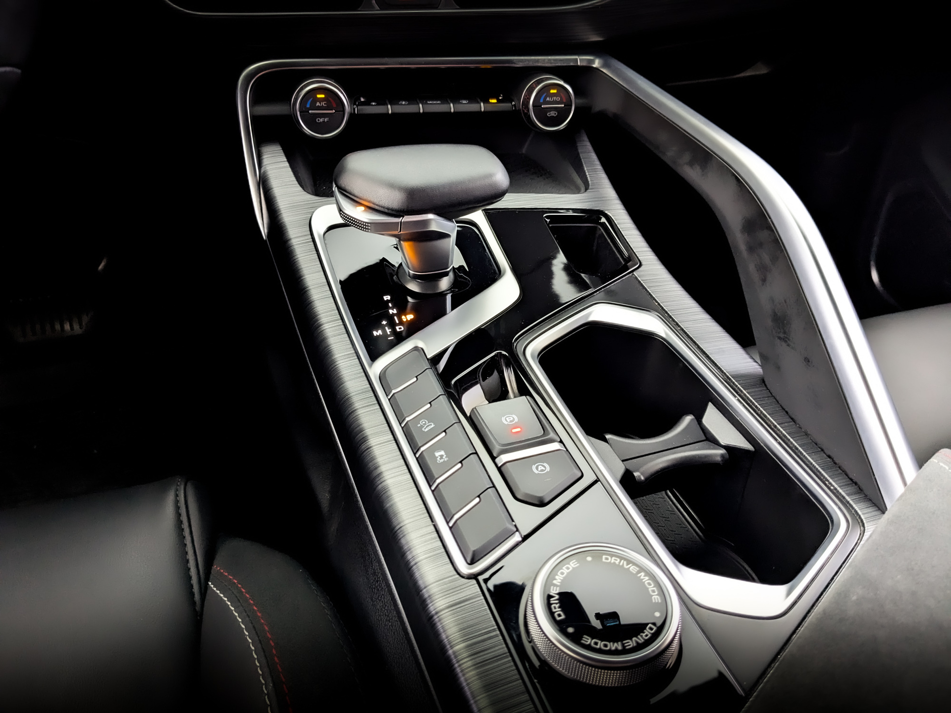 GEELY Tugella 2.00 (238 л.с), автомат, 2023, пробег 57 066 км