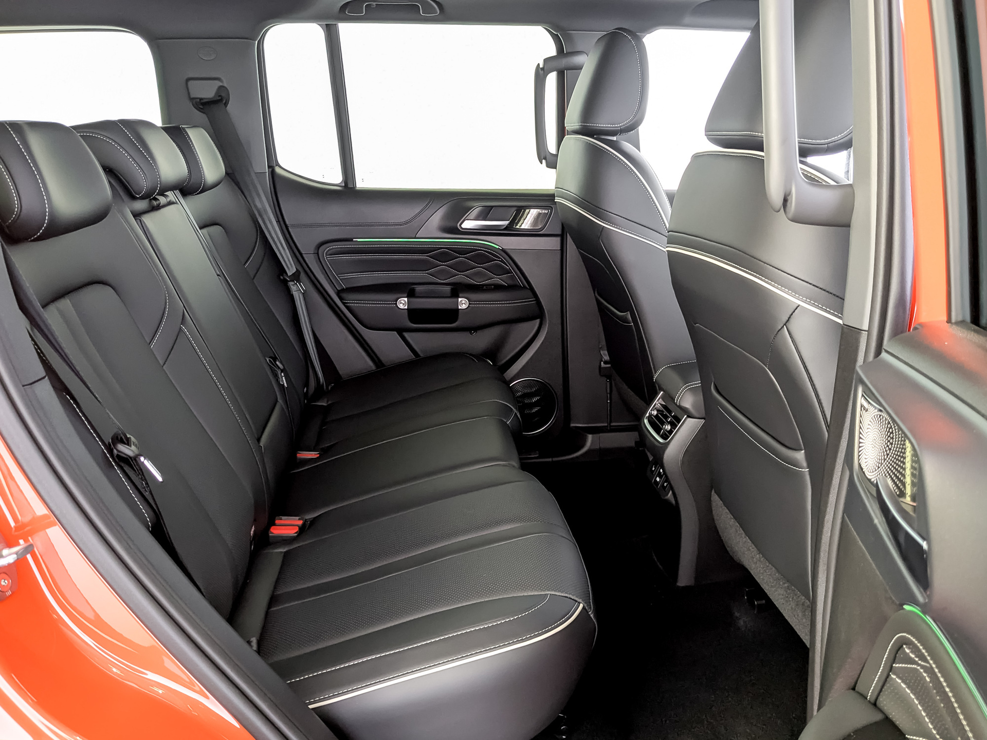 Фото Tank 300 Сити Премиум (City Premium) 2.0T/218 8AT 4WD