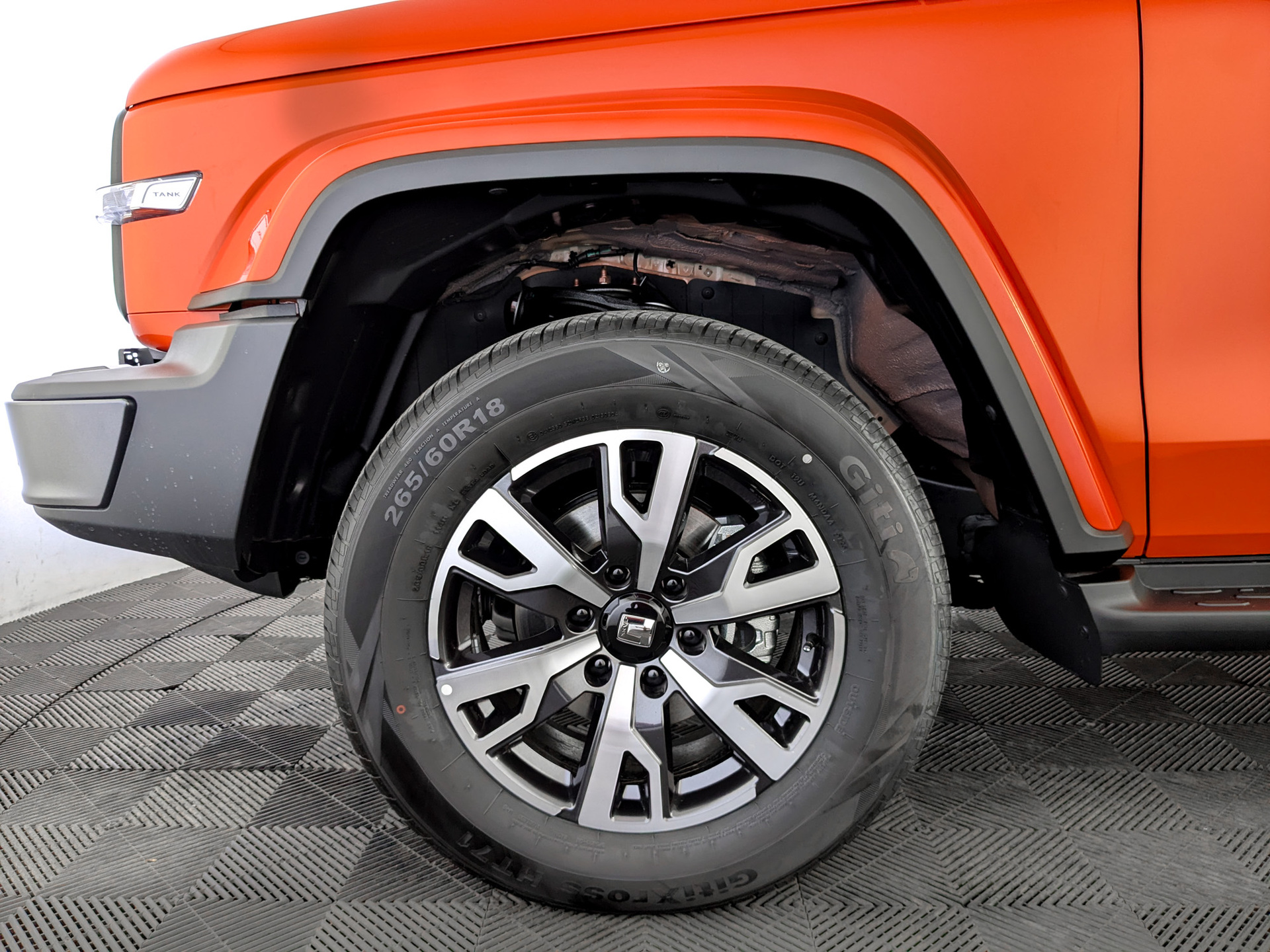Фото Tank 300 Сити Премиум (City Premium) 2.0T/218 8AT 4WD