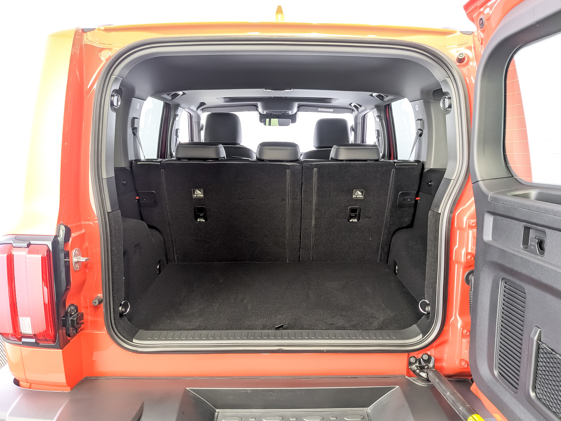 Фото Tank 300 Сити Премиум (City Premium) 2.0T/218 8AT 4WD