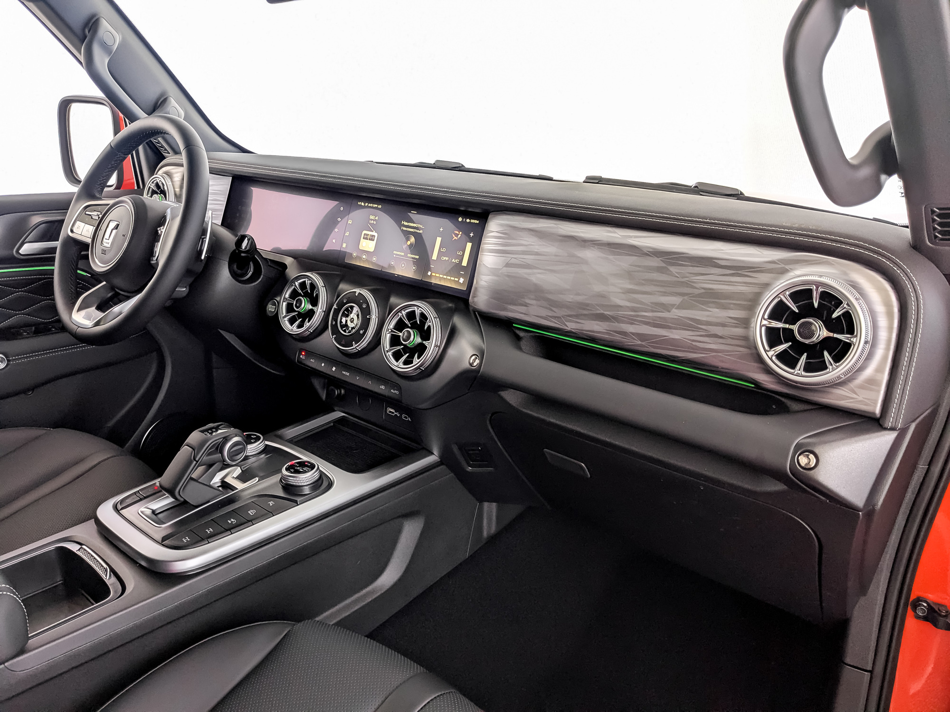 Фото Tank 300 Сити Премиум (City Premium) 2.0T/218 8AT 4WD