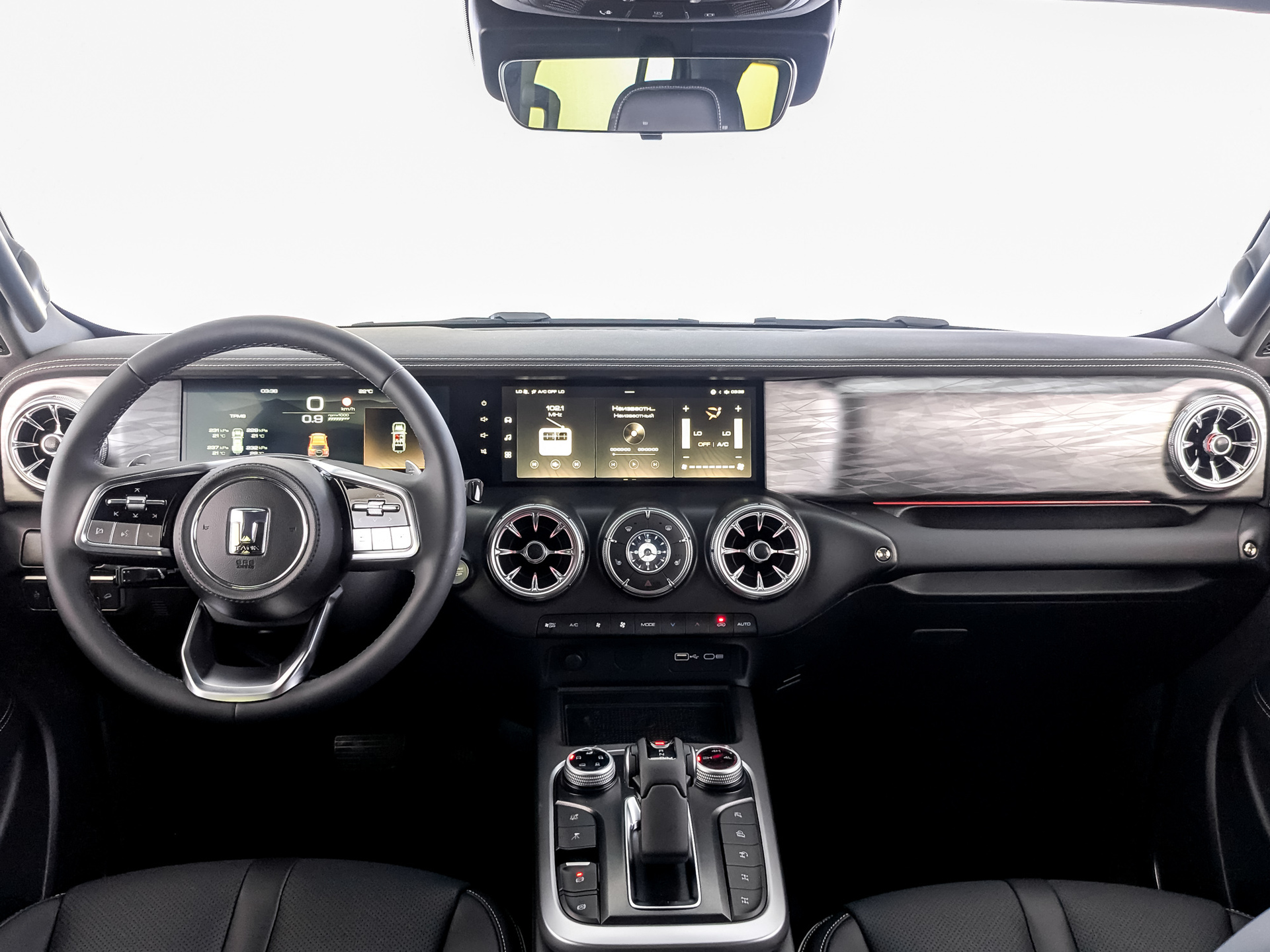 Фото Tank 300 Премиум (Premium) 2.0T/218 8AT 4WD