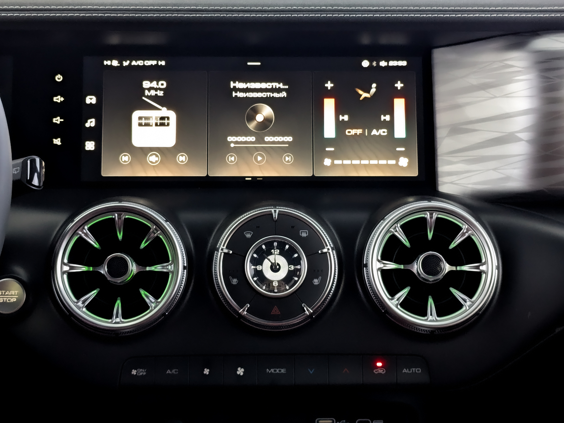 Фото Tank 300 Сити Премиум (City Premium) 2.0T/218 8AT 4WD