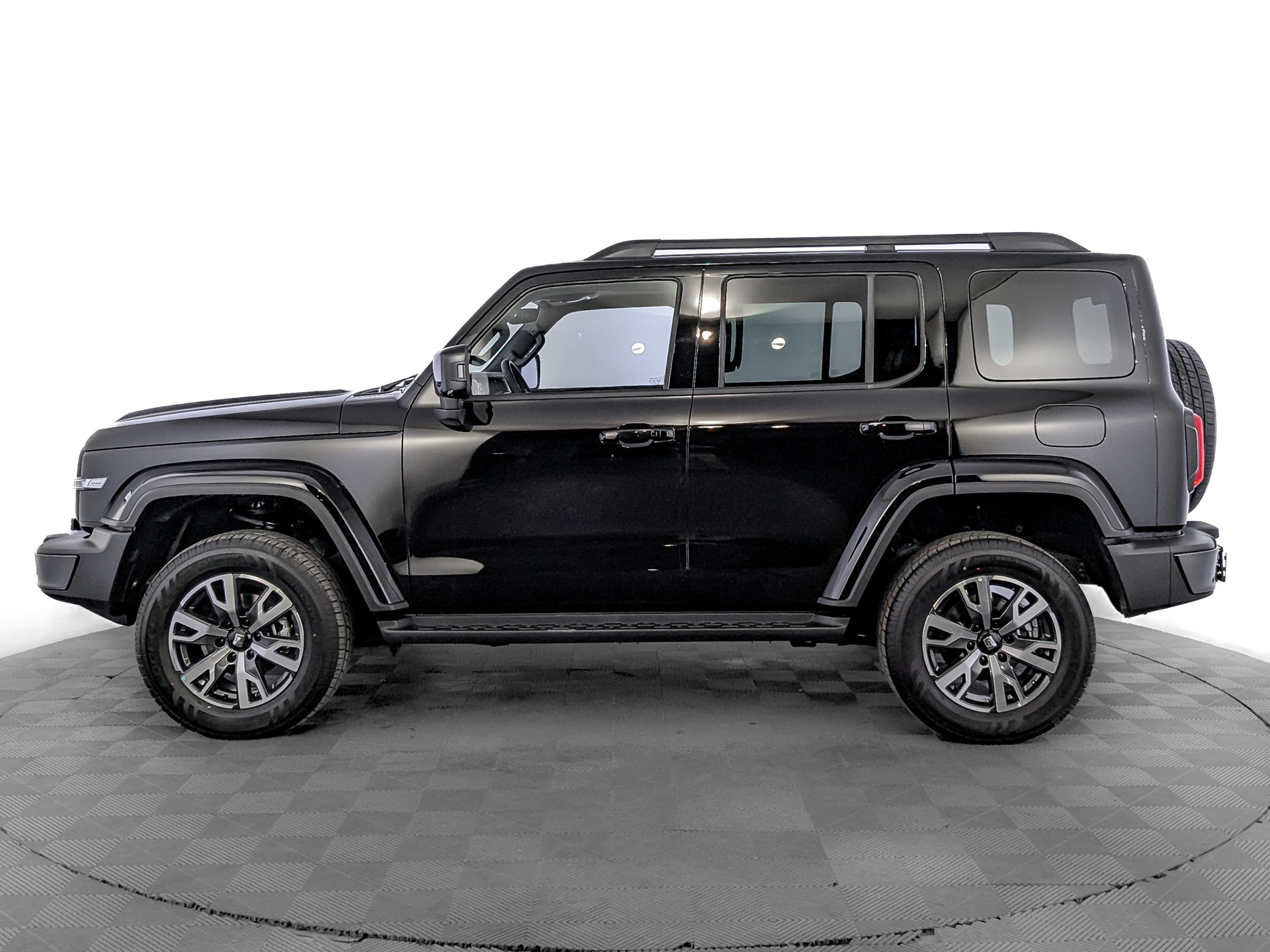 Фото Tank 300 Сити Премиум (City Premium) 2.0T/218 8AT 4WD