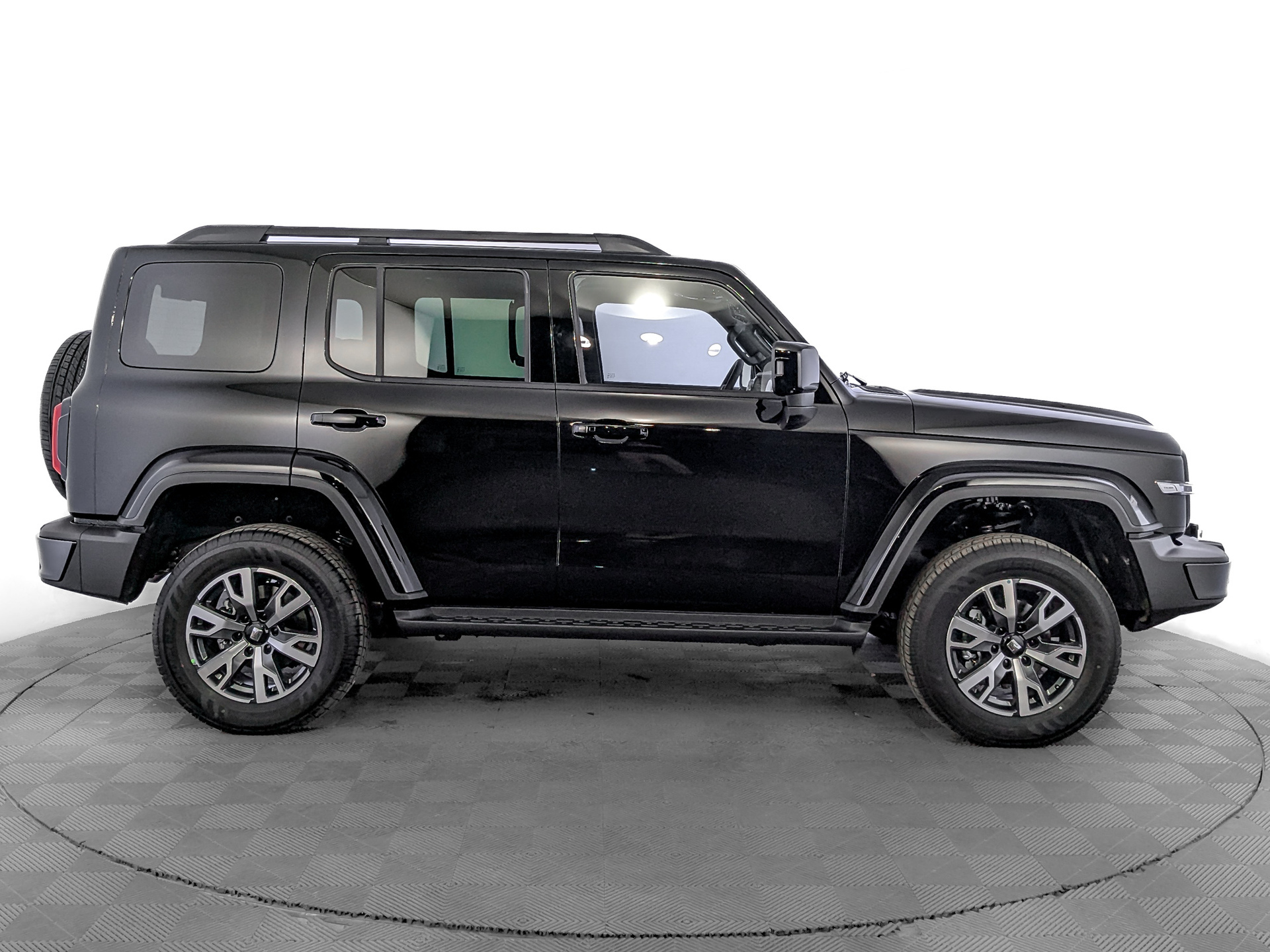 Фото Tank 300 Сити Премиум (City Premium) 2.0T/218 8AT 4WD