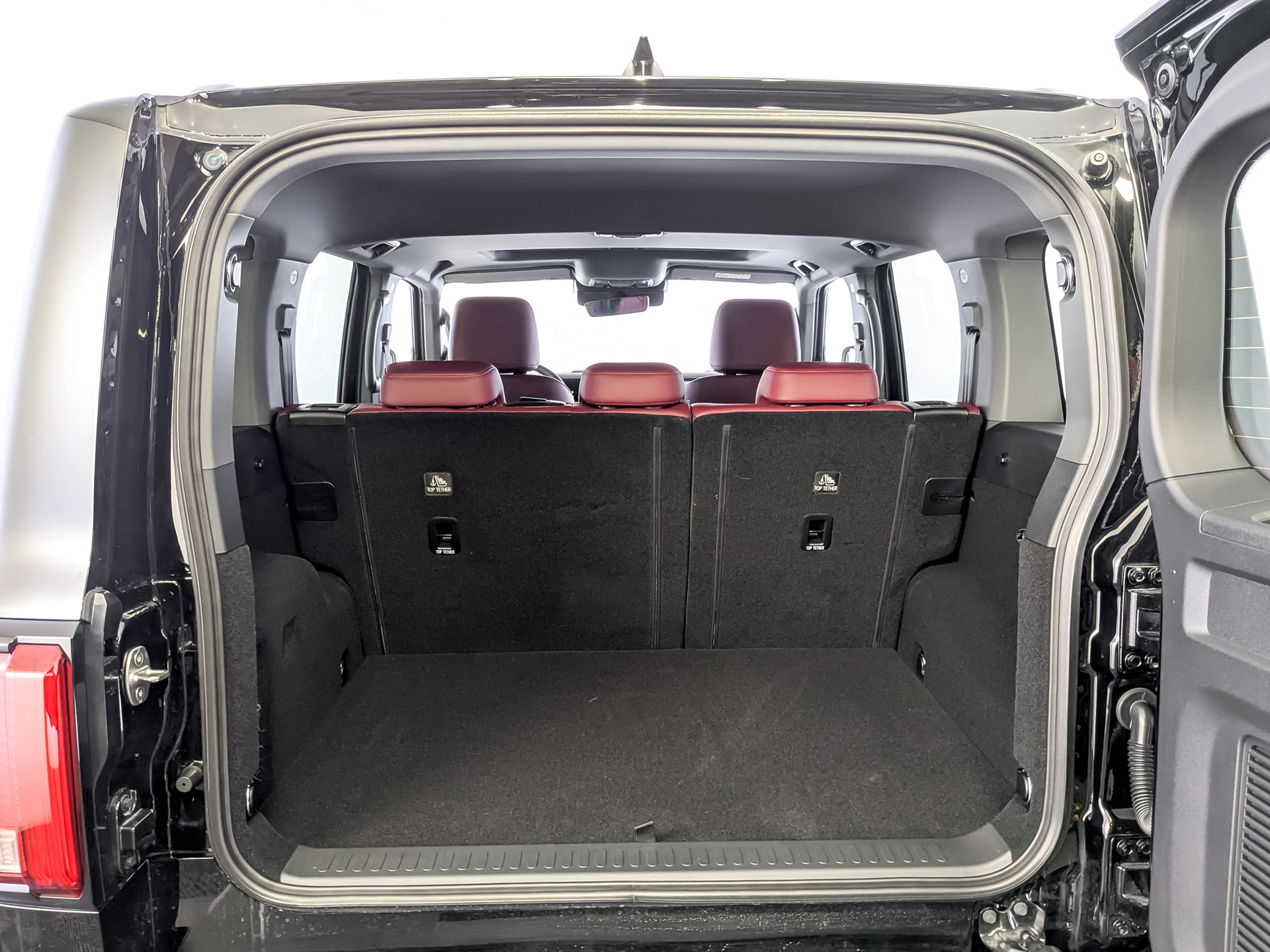 Фото Tank 300 Сити Премиум (City Premium) 2.0T/218 8AT 4WD