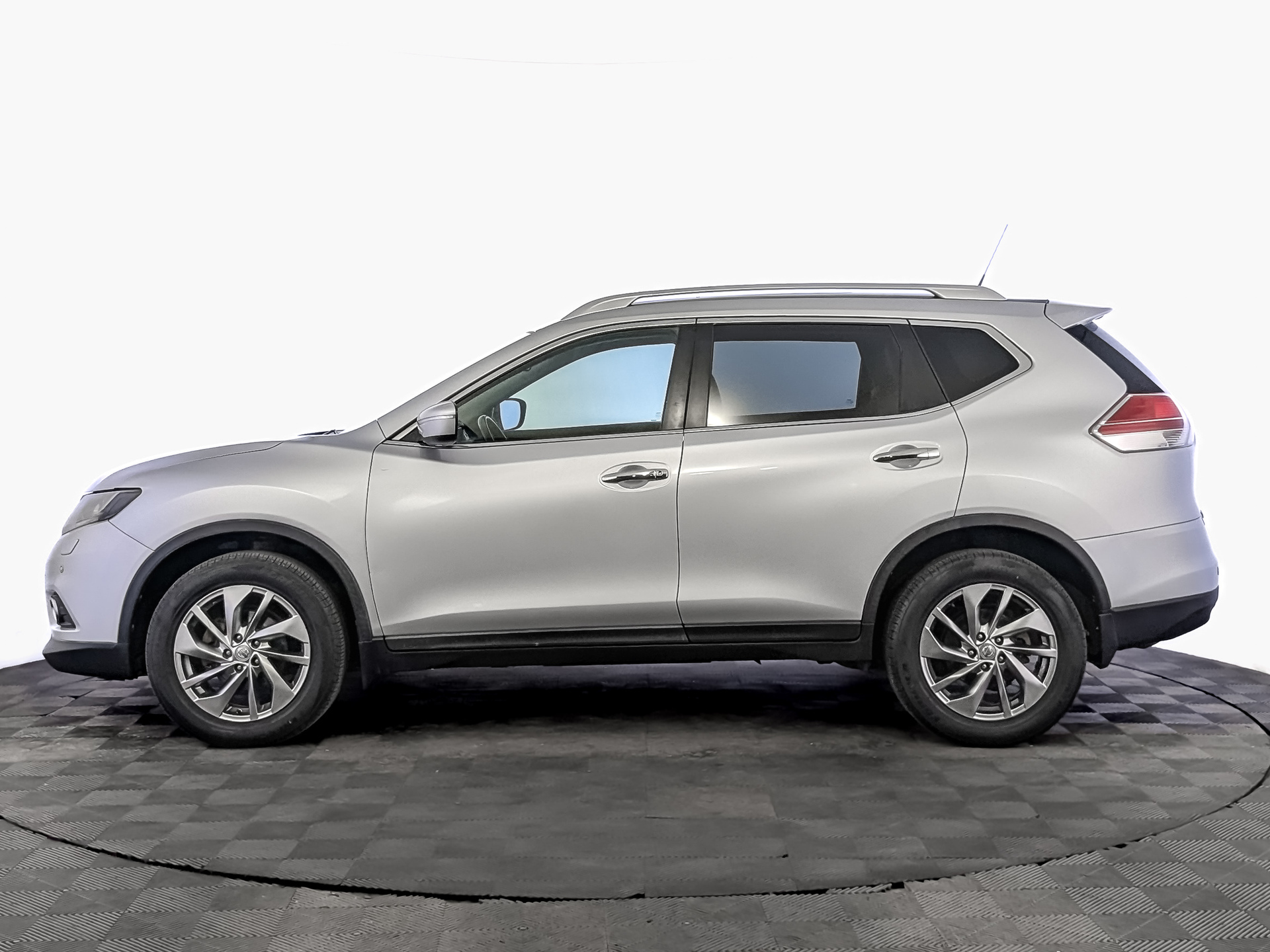NISSAN X-Trail 2.50 (171 л.с), автомат, 2016, пробег 160 930 км