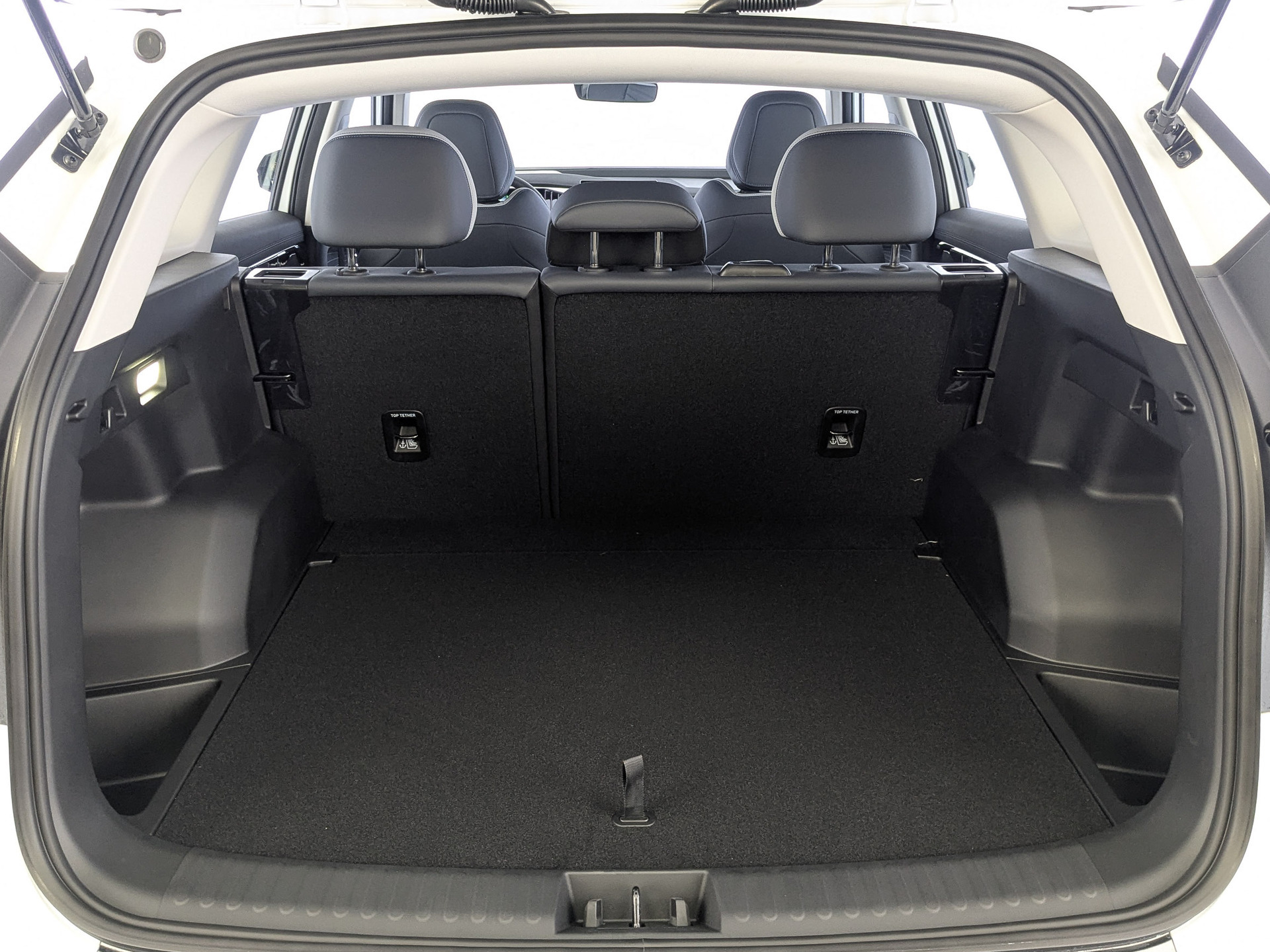 Фото Volga K40 Комфорт 2.0T/200 8AT 4WD