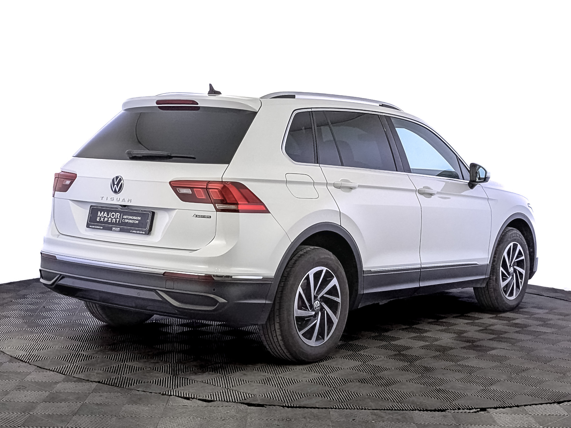 VOLKSWAGEN Tiguan 2.00 (180 л.с), автомат, 2021, пробег 115 730 км