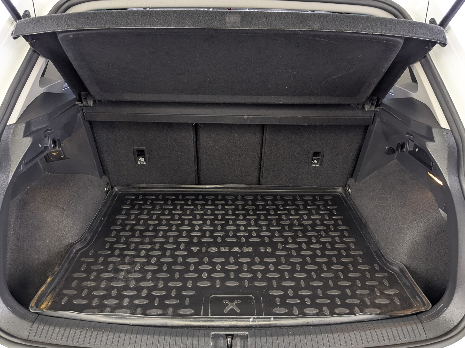 VOLKSWAGEN Tiguan 2.00 (180 л.с), автомат, 2021, пробег 115 730 км