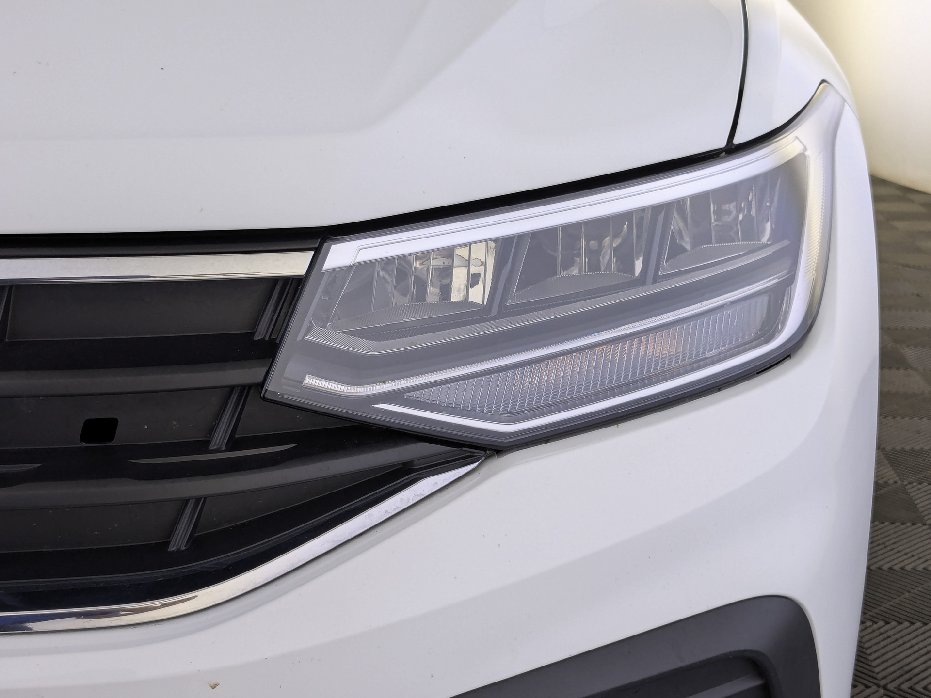 VOLKSWAGEN Tiguan 2.00 (180 л.с), автомат, 2021, пробег 115 730 км