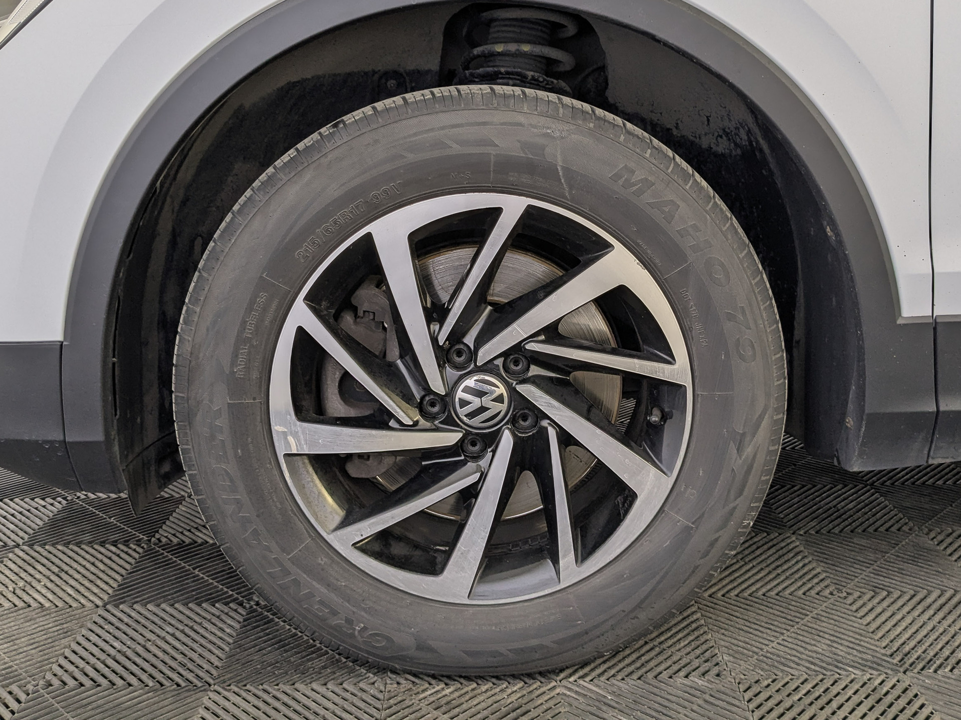 VOLKSWAGEN Tiguan 2.00 (180 л.с), автомат, 2021, пробег 115 730 км