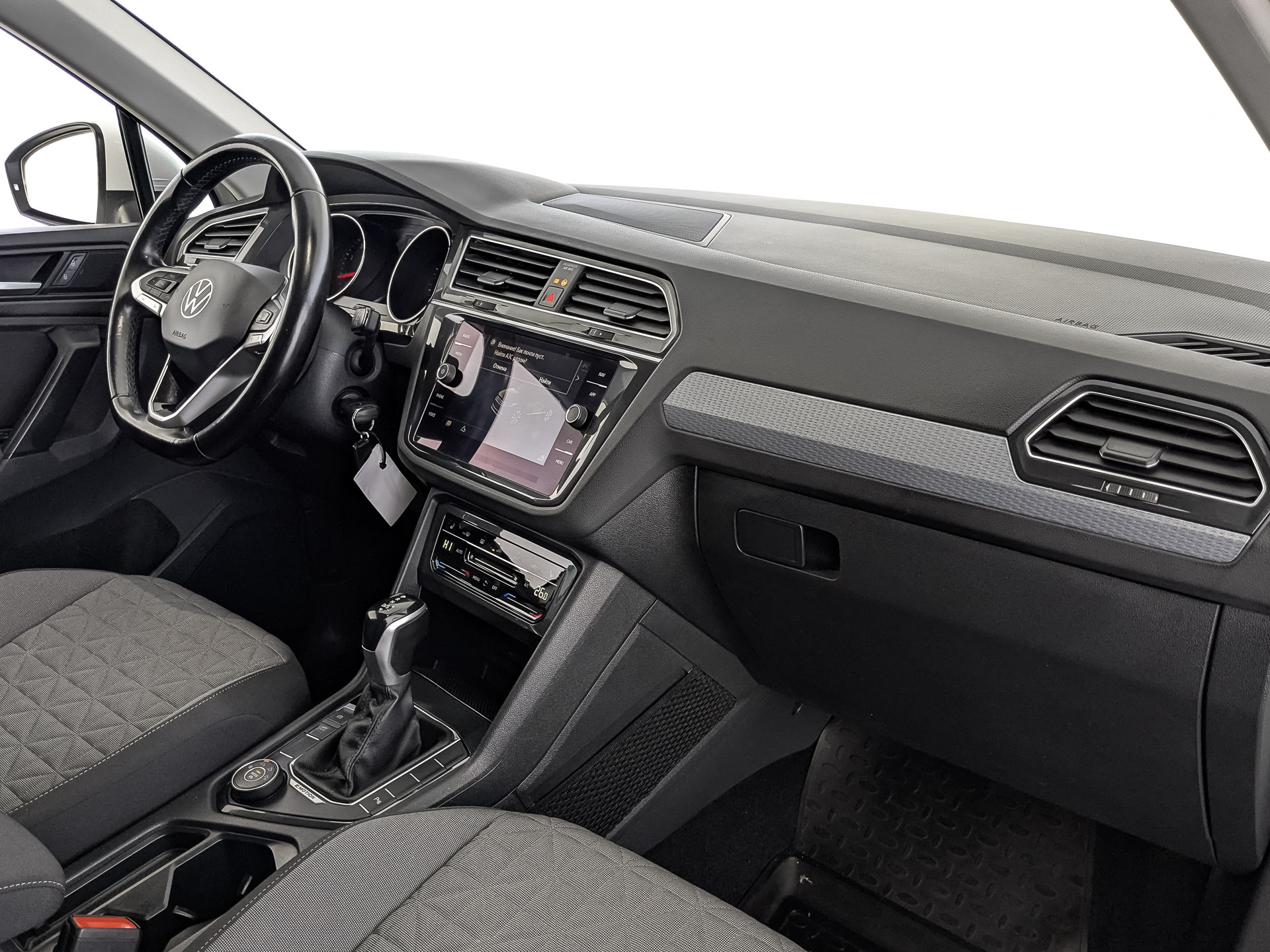 VOLKSWAGEN Tiguan 2.00 (180 л.с), автомат, 2021, пробег 115 730 км