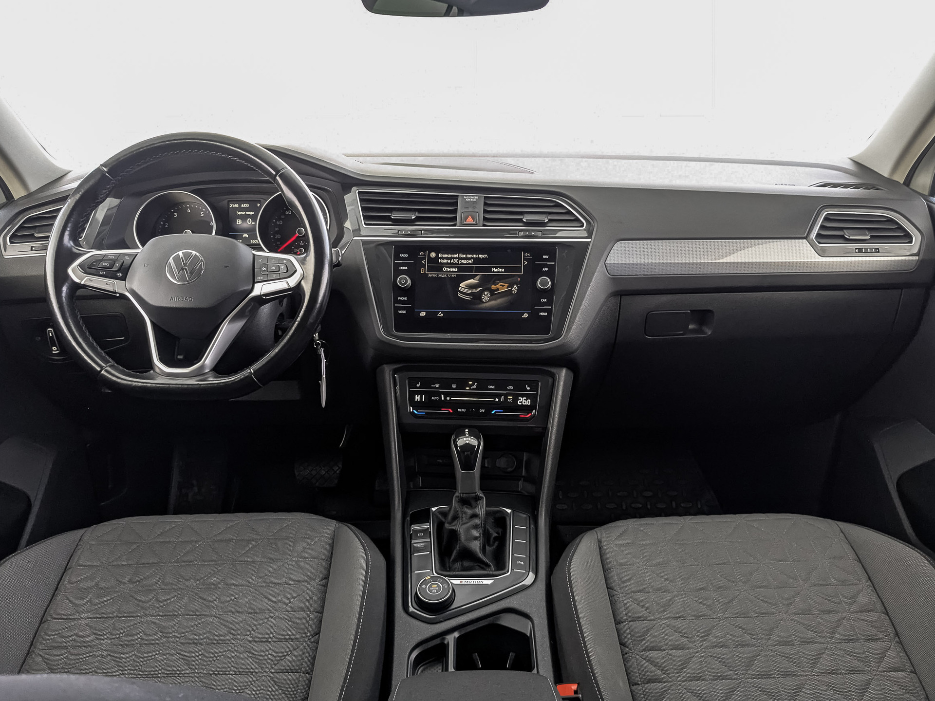 VOLKSWAGEN Tiguan 2.00 (180 л.с), автомат, 2021, пробег 115 730 км