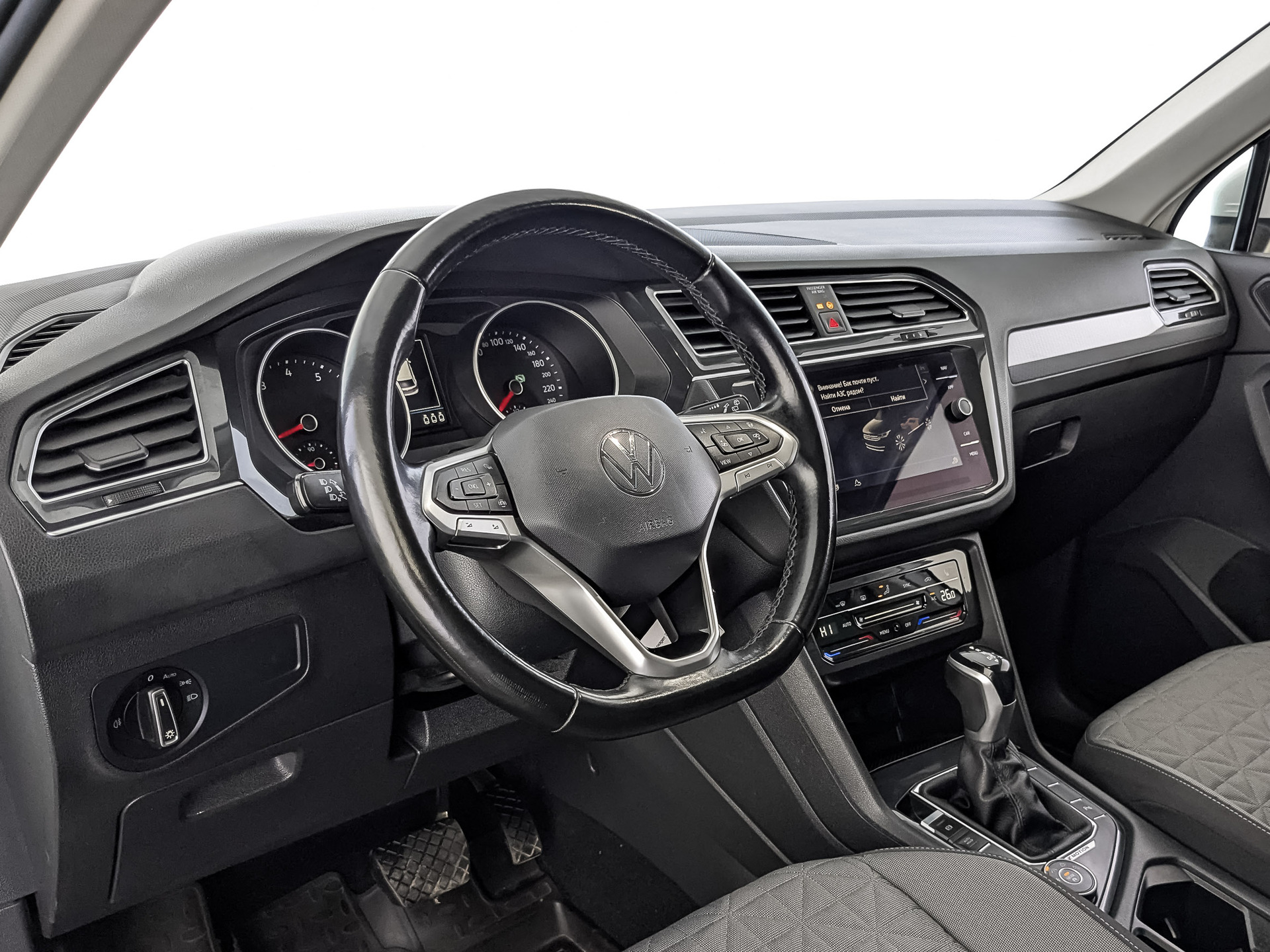 VOLKSWAGEN Tiguan 2.00 (180 л.с), автомат, 2021, пробег 115 730 км