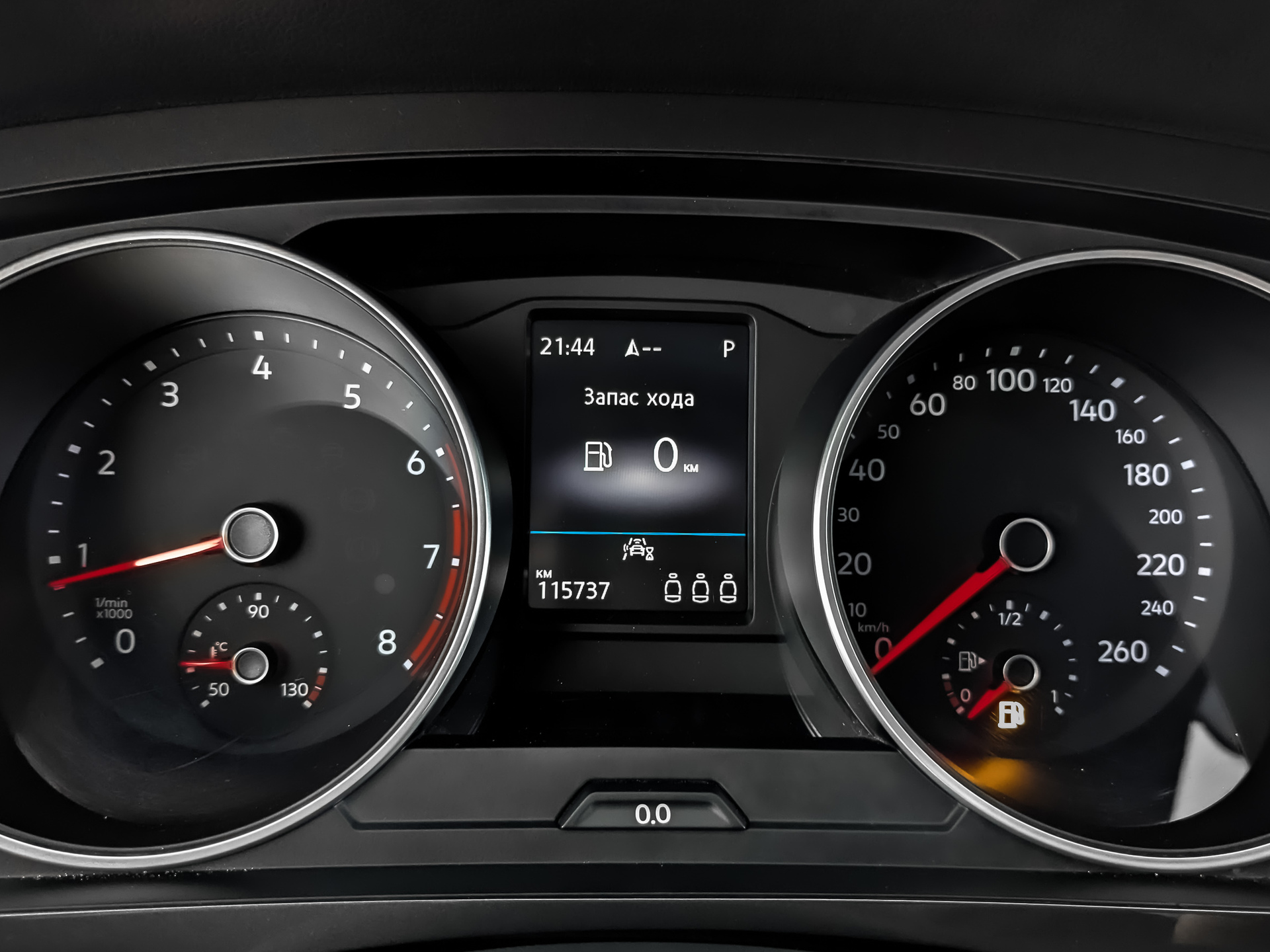 VOLKSWAGEN Tiguan 2.00 (180 л.с), автомат, 2021, пробег 115 730 км