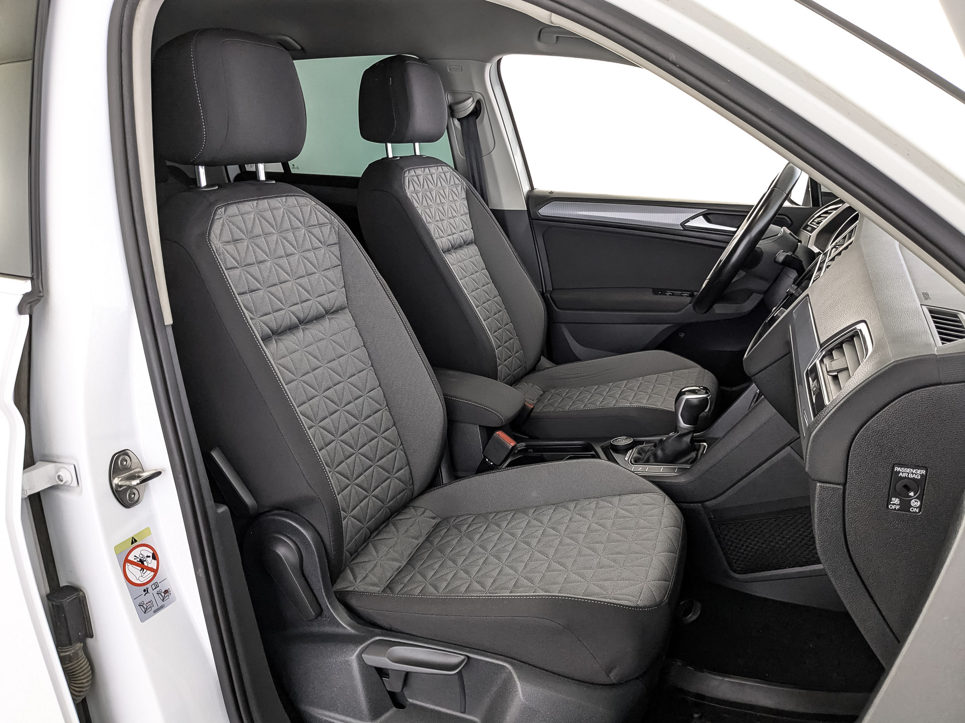 VOLKSWAGEN Tiguan 2.00 (180 л.с), автомат, 2021, пробег 115 730 км